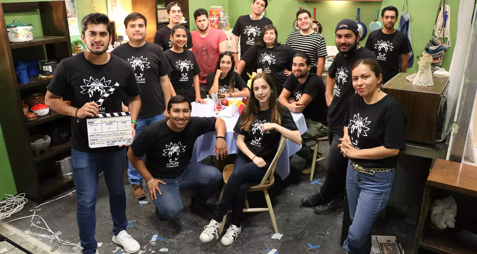 Alumnos realizadores del cortometraje "Misma Sangre"