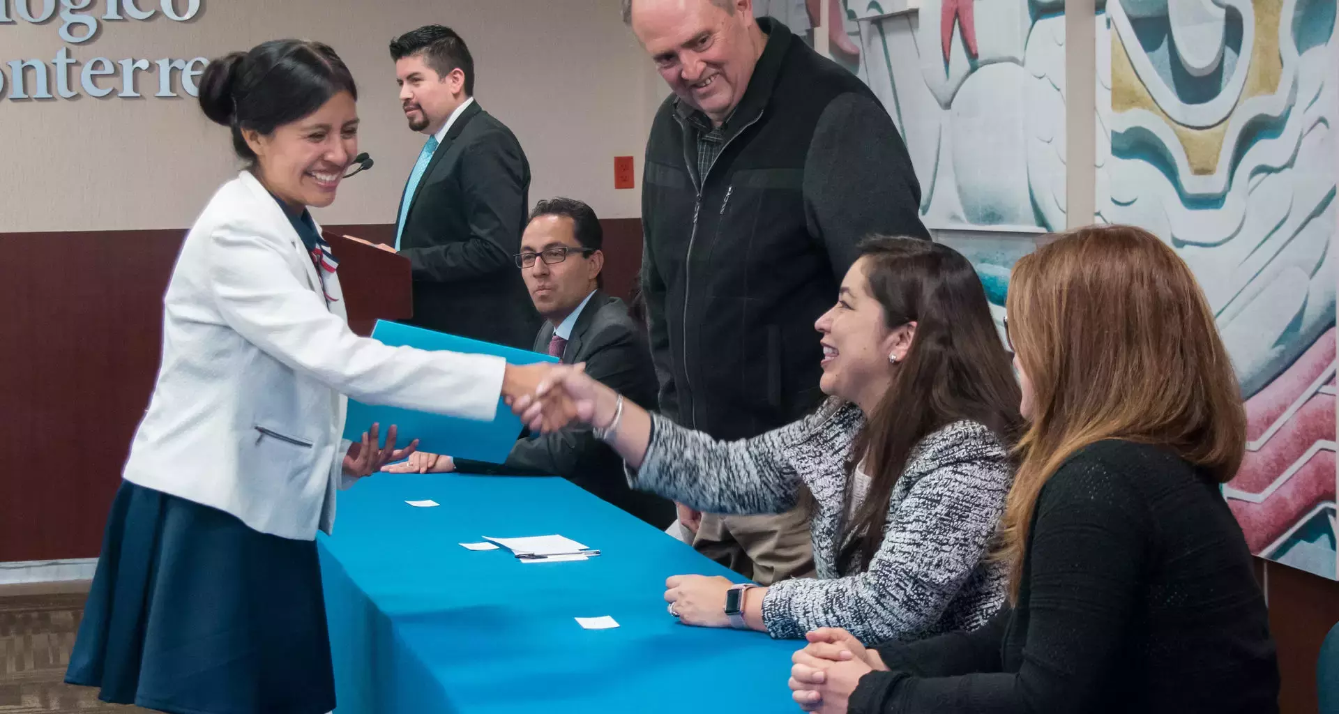 Reciben becas Líderes del Mañana una nueva generación de líderes