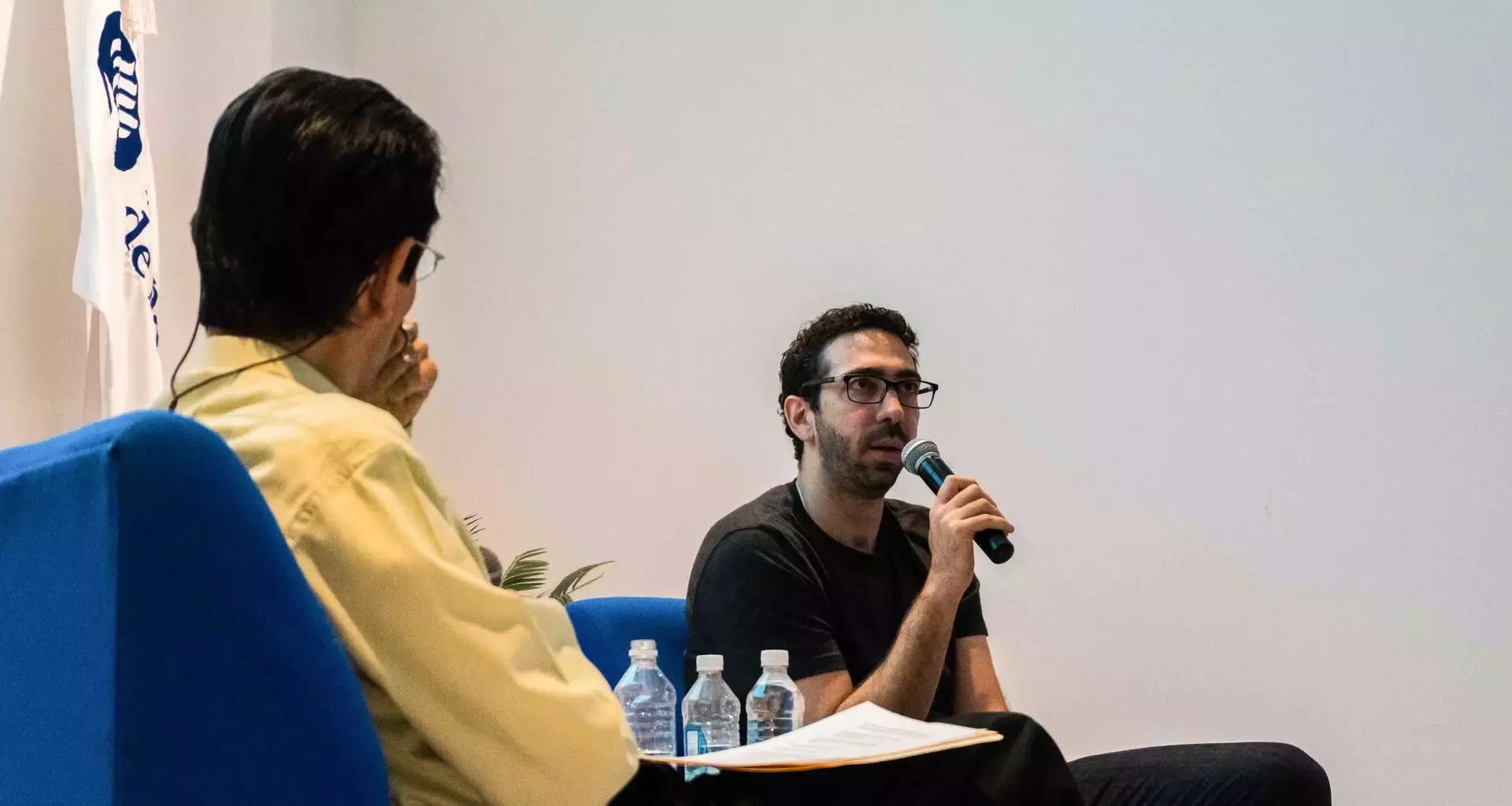 Mauro Mueller conversando con Ernesto Diezmartinez