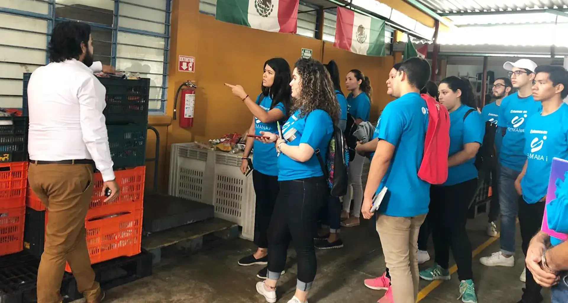 Alumnos en el Banco de Alimentos