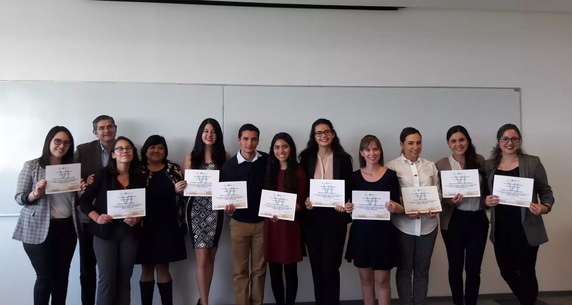 Estudiantes de Semestre i colaboran con Proyecto Vive " "Trust For The Americas"