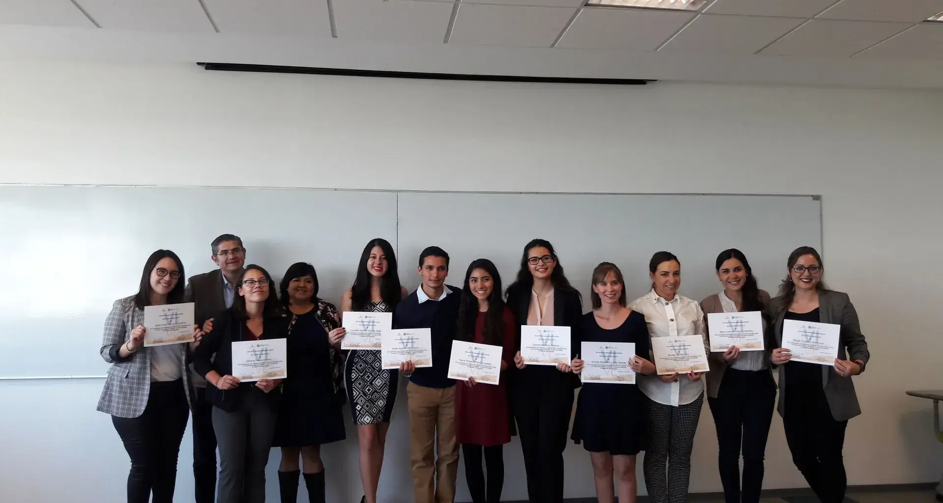 Estudiantes de Semestre i colaboran con Proyecto Vive " "Trust For The Americas"
