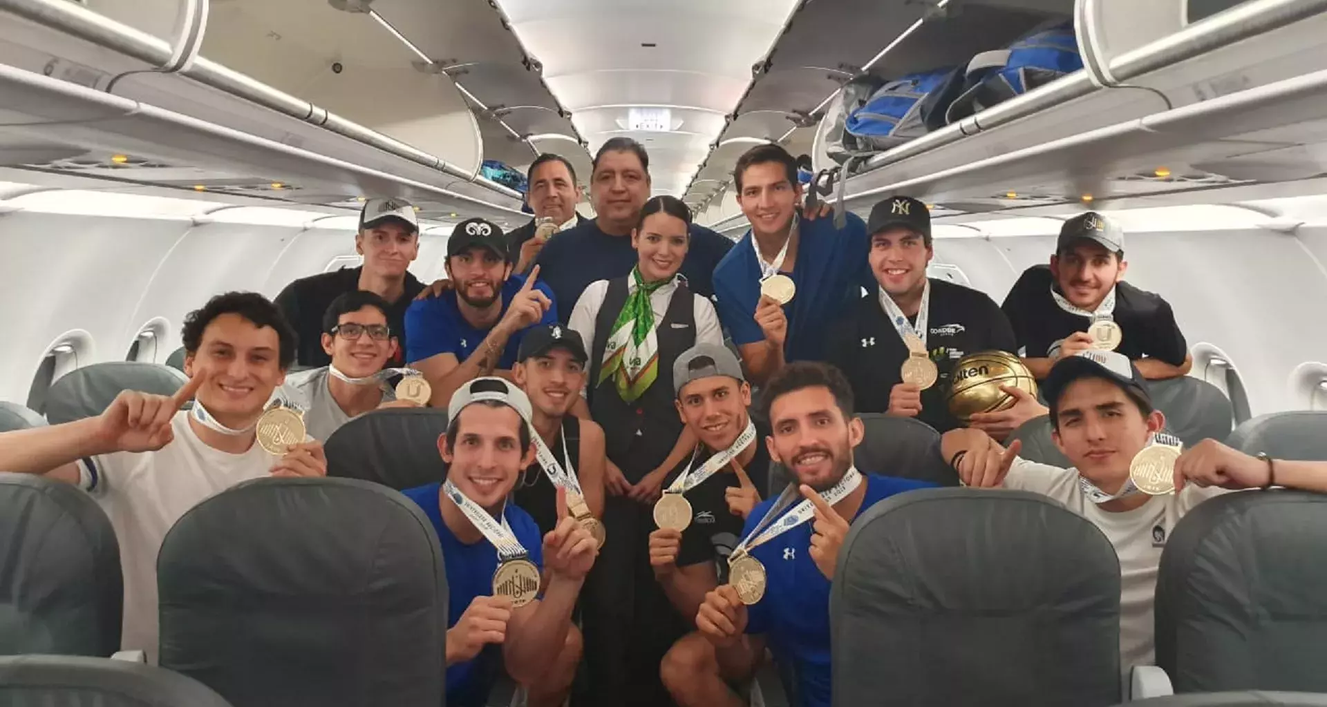 Dan tope dorado, retoman la cima del basquetbol y festejan en lo alto