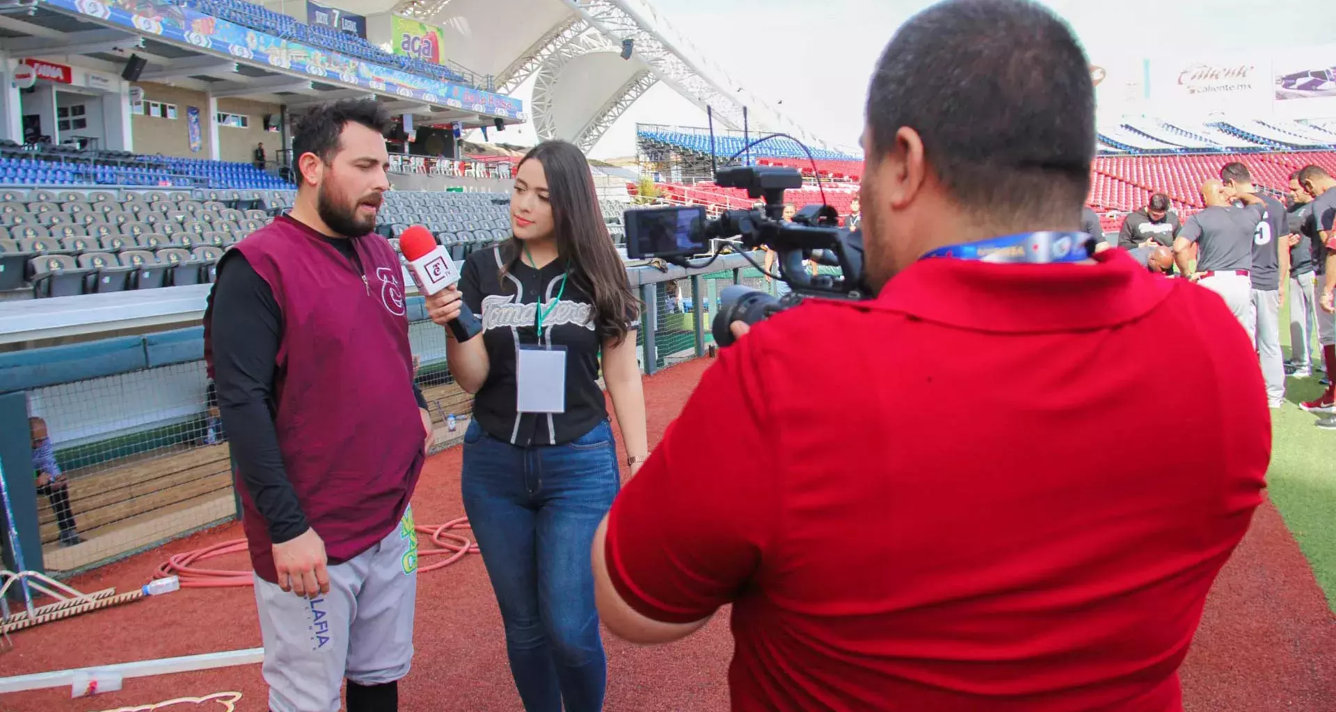 Su pasión la llevó a trabajar con el equipo de beisbol de sus sueños