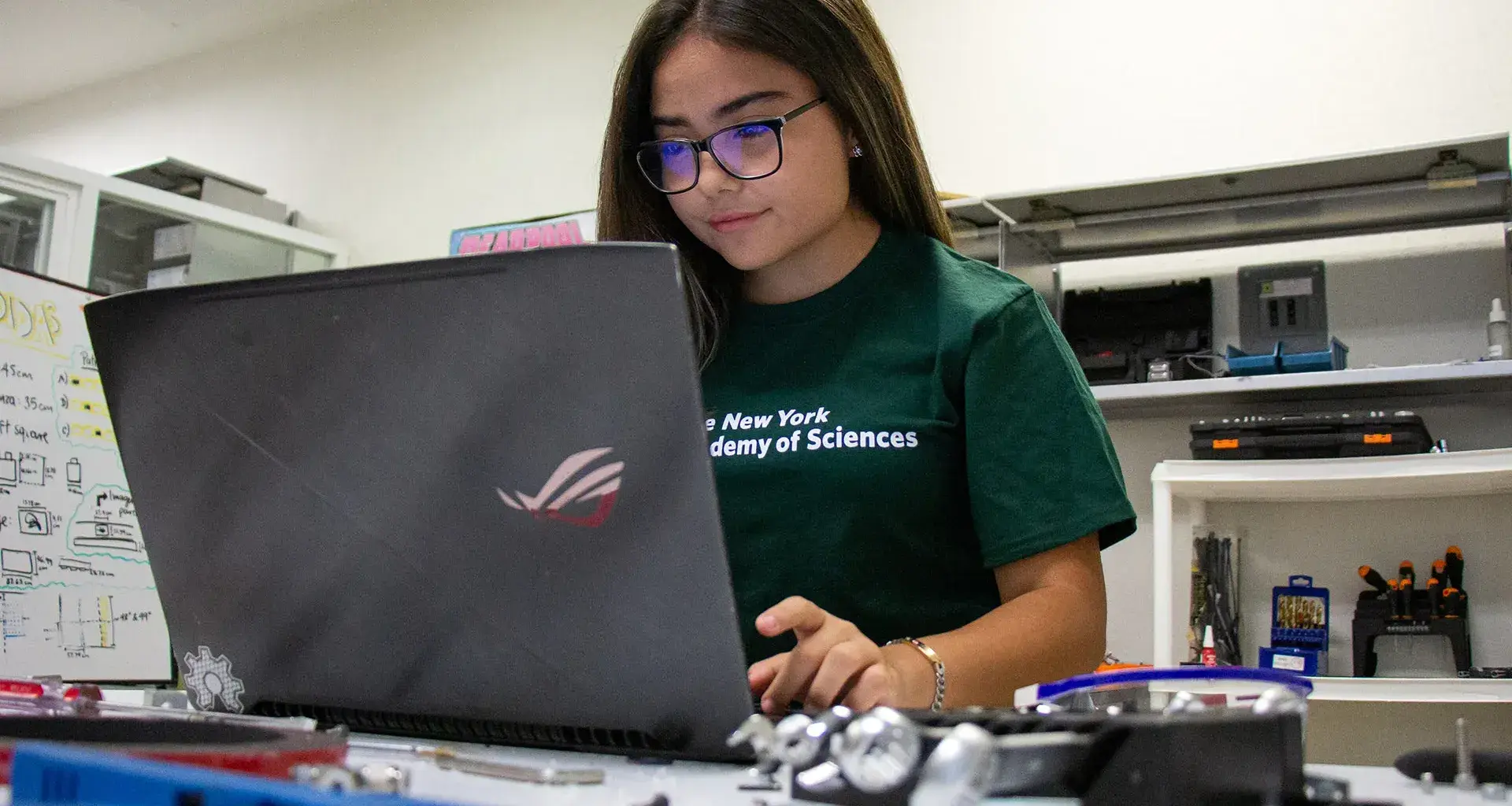 Annie Bonavides gana concurso de La Academia de Ciencias de Nueva York