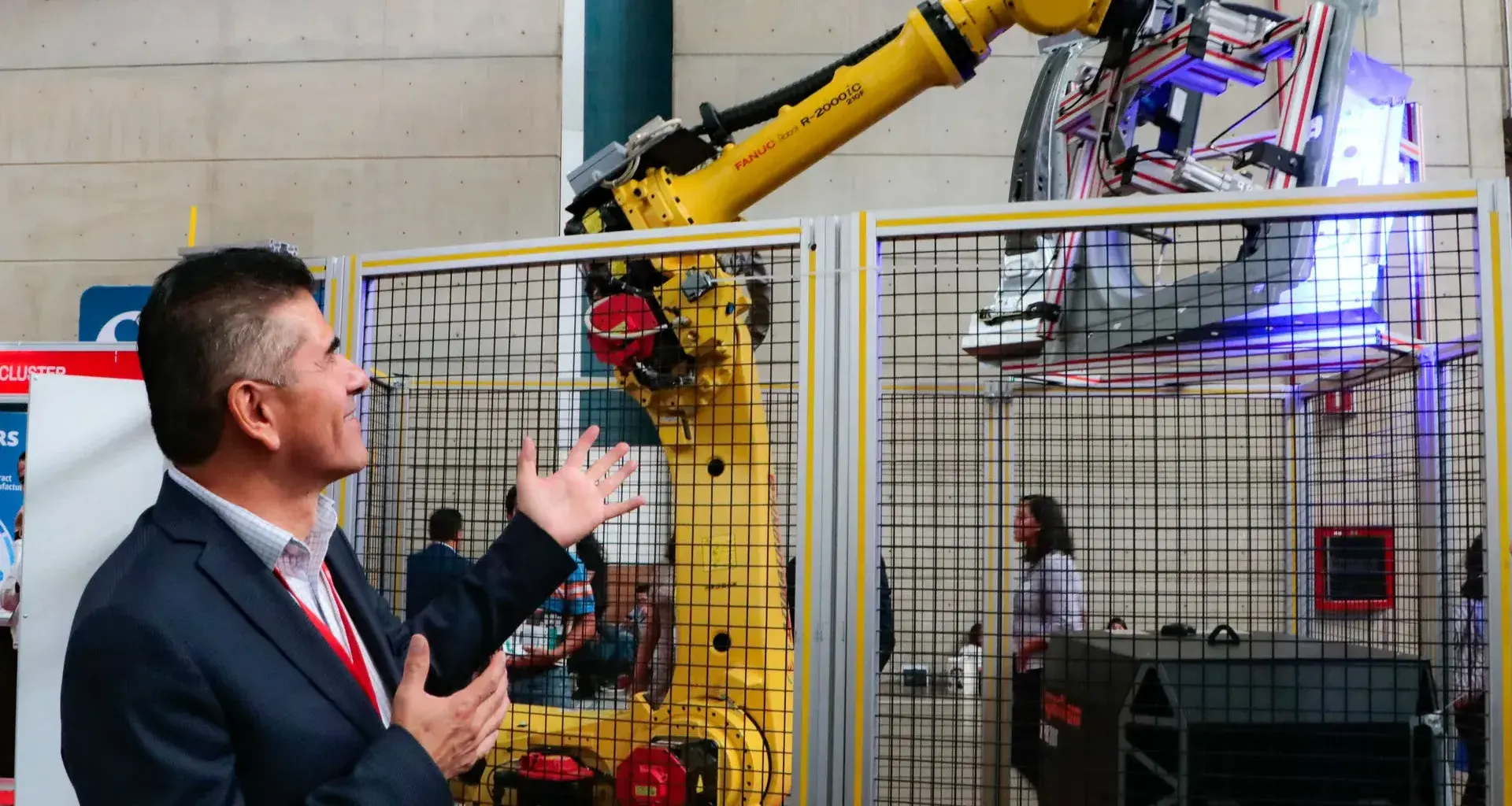 Empresas locales mostrando sus máquinas