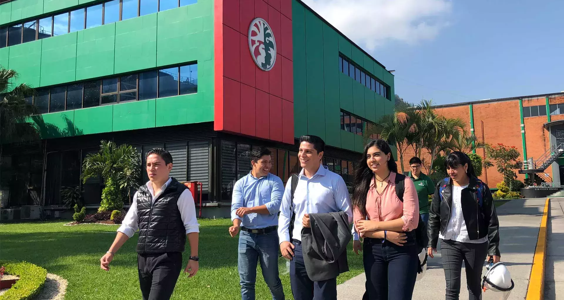 Alumnos Tec proponen respuestas a problematicas y retos en Heineken