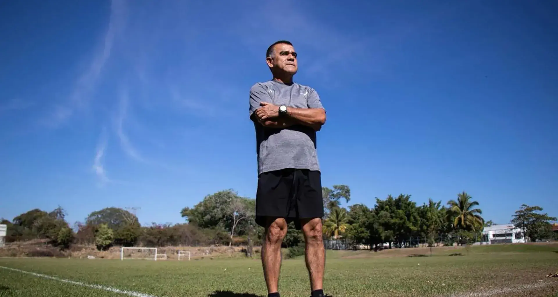 Neto Santana coach de futbol soccer de PrepaTec Colima lleva equipo a primer lugar