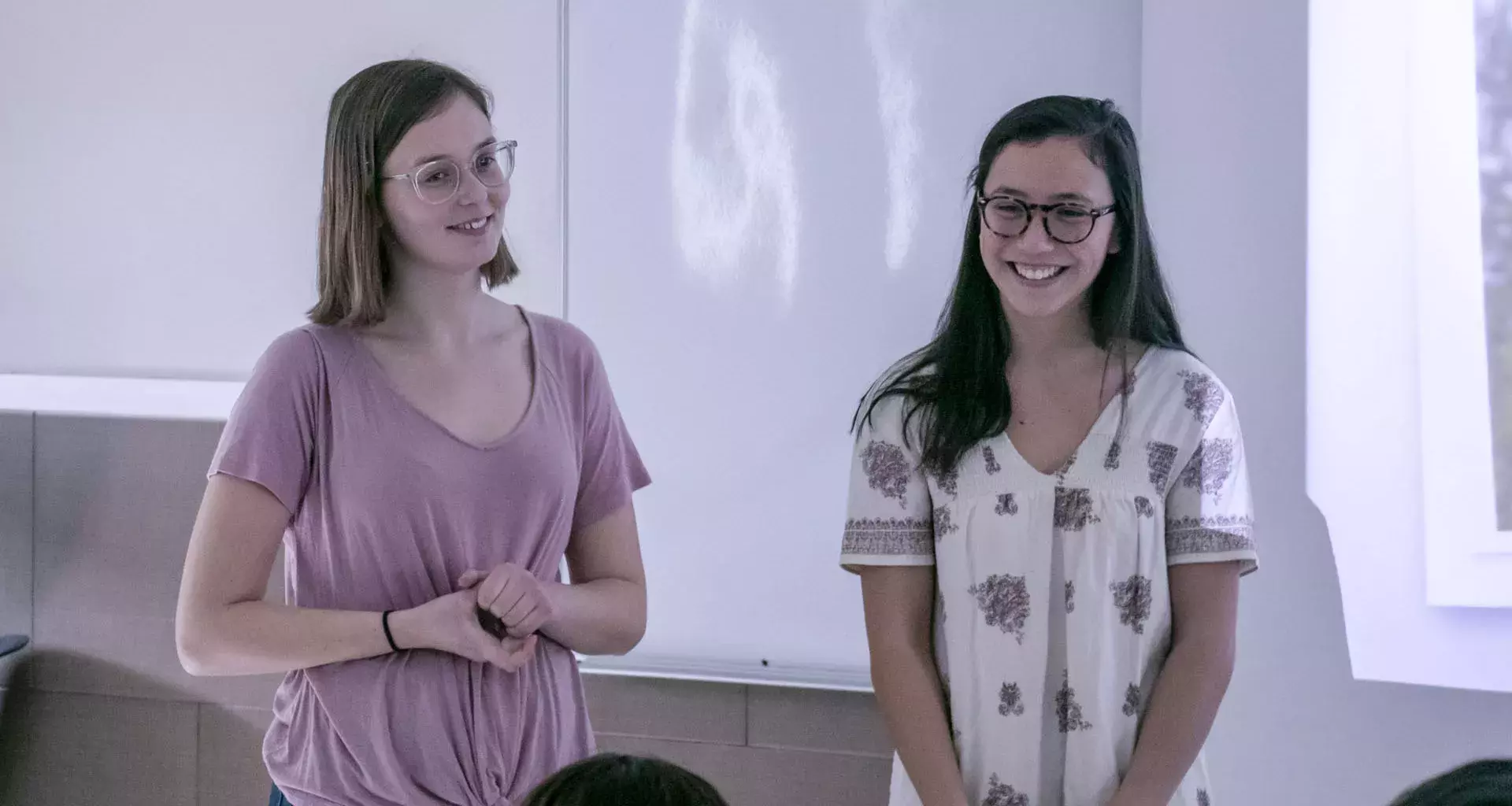 Alumnos MIT enseñan aprendiendo en el Tec