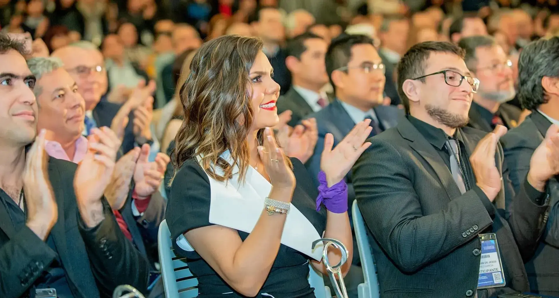 Daniela Gordillo recibe premio Rómulo Garza otorgado por el Tec por libro Nutrición Molecular