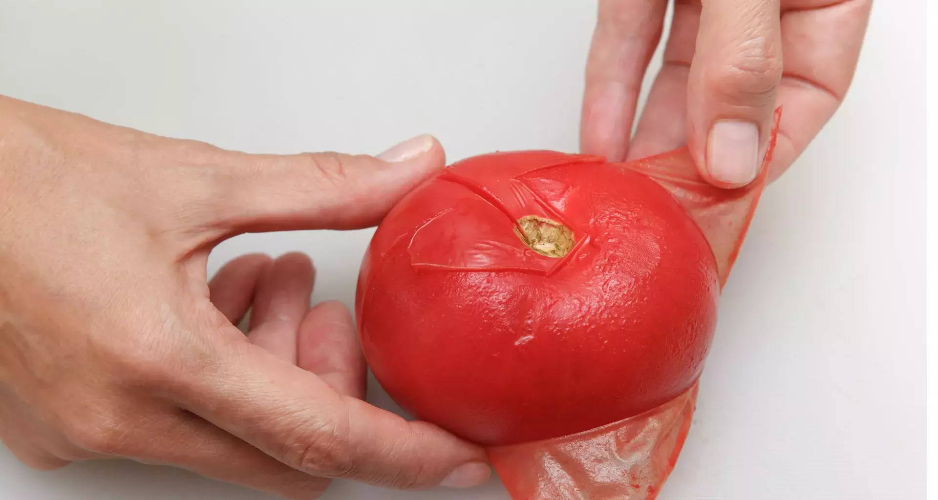 Joven emprendedor idea un protector solar con residuos de tomate