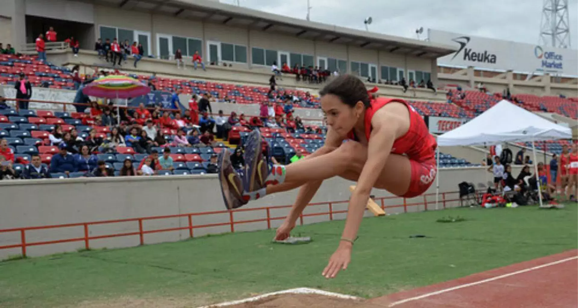 Marcela Almada de PrepaTec Ciudad Obregon logra su pase al nacional CONDE 2020 con salto triple