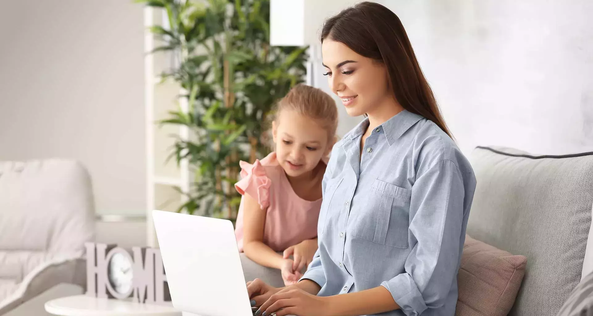 10 tips on how to work from home and take care of your kids at the same time!