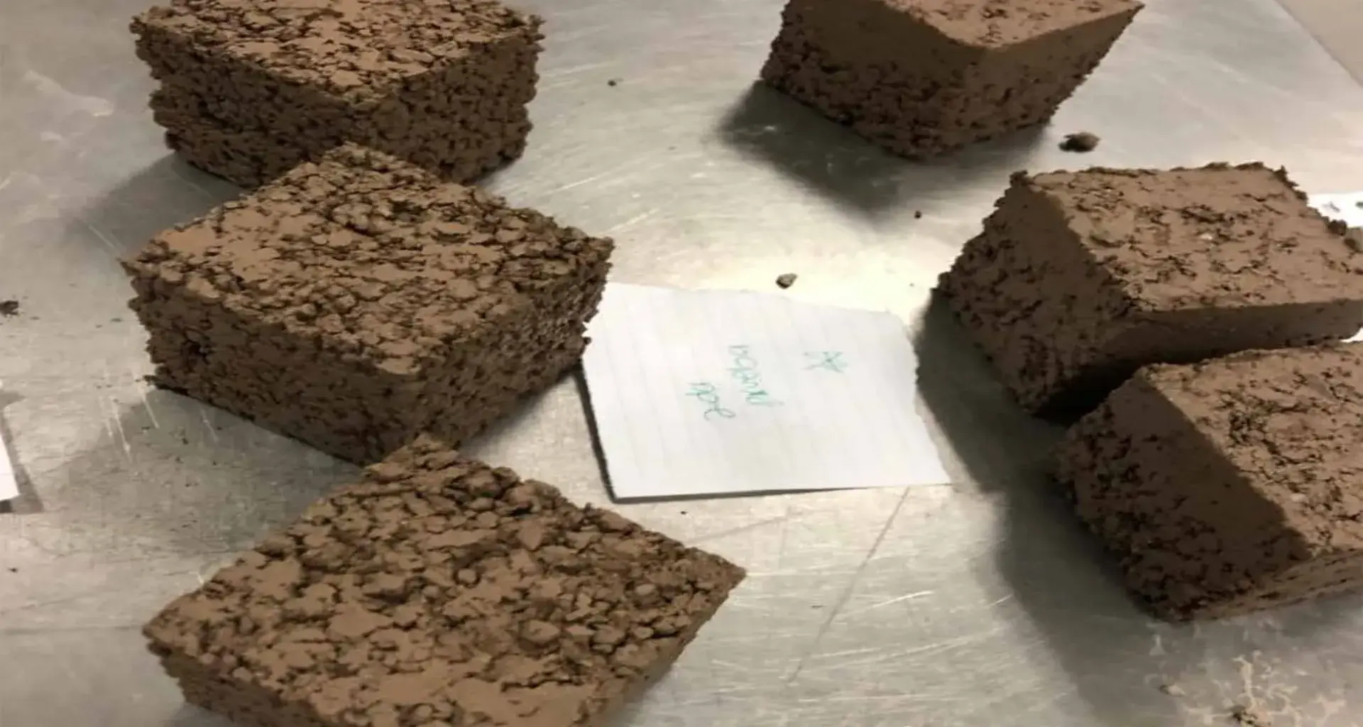 Pruebas de bloque de construcción ecológico