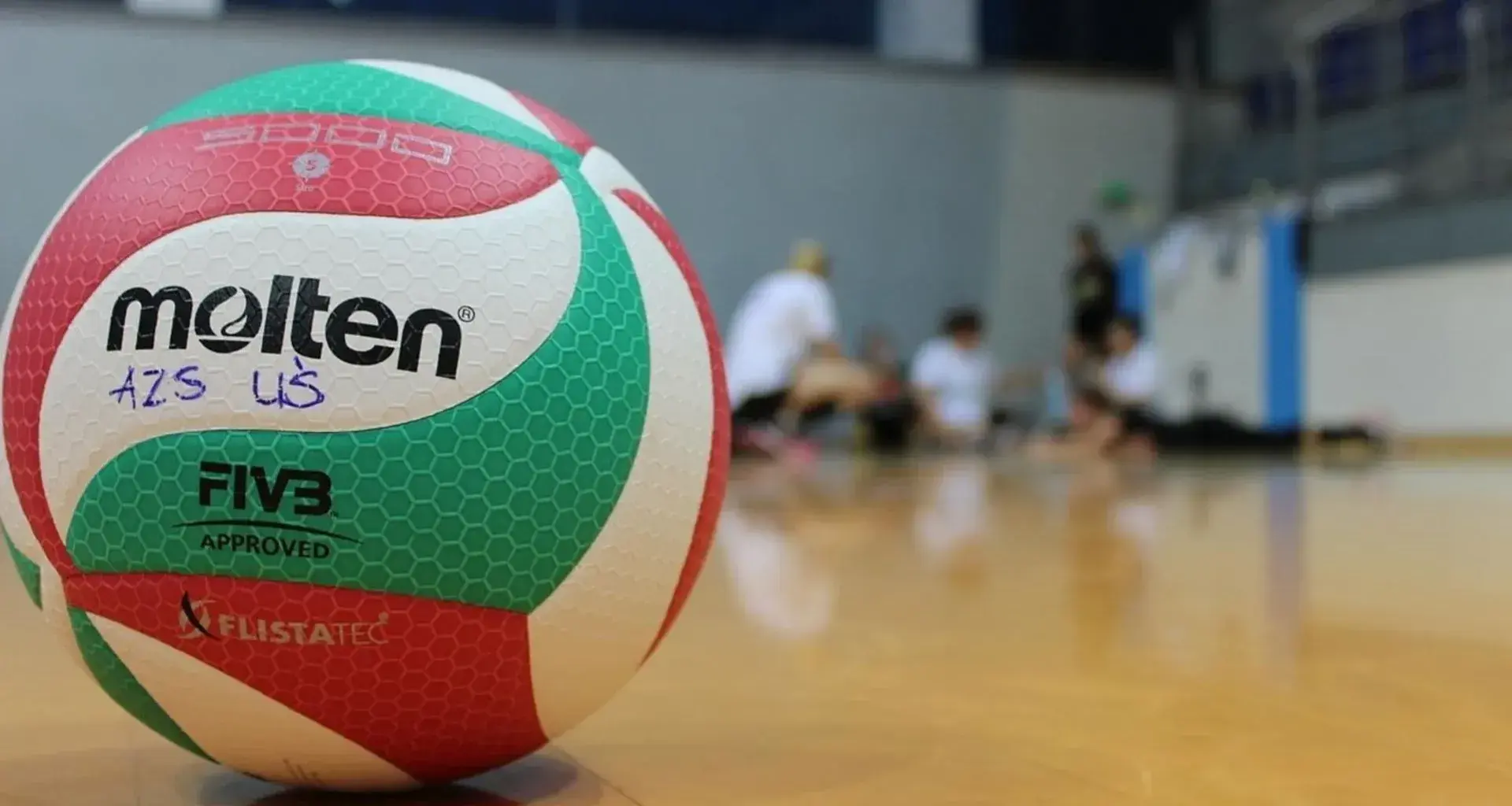 Conoce al coach de voleibol Gabriel Pérez que llevó al triunfo a la selección femenil