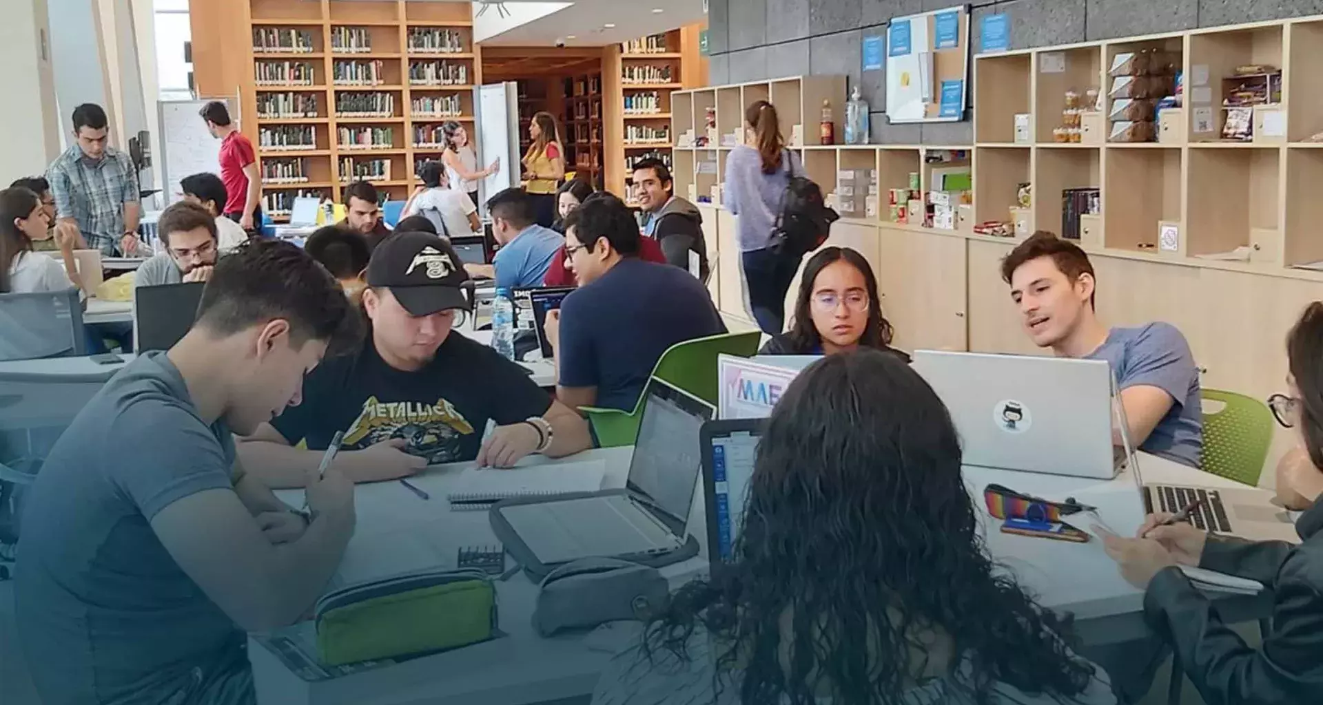 Alumnos MAES en BiblioTec