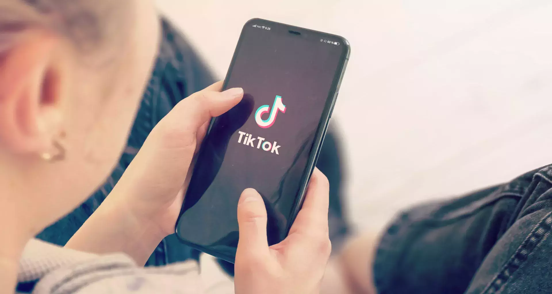 Learn how this teacher uses TikTok to make his classes versatile