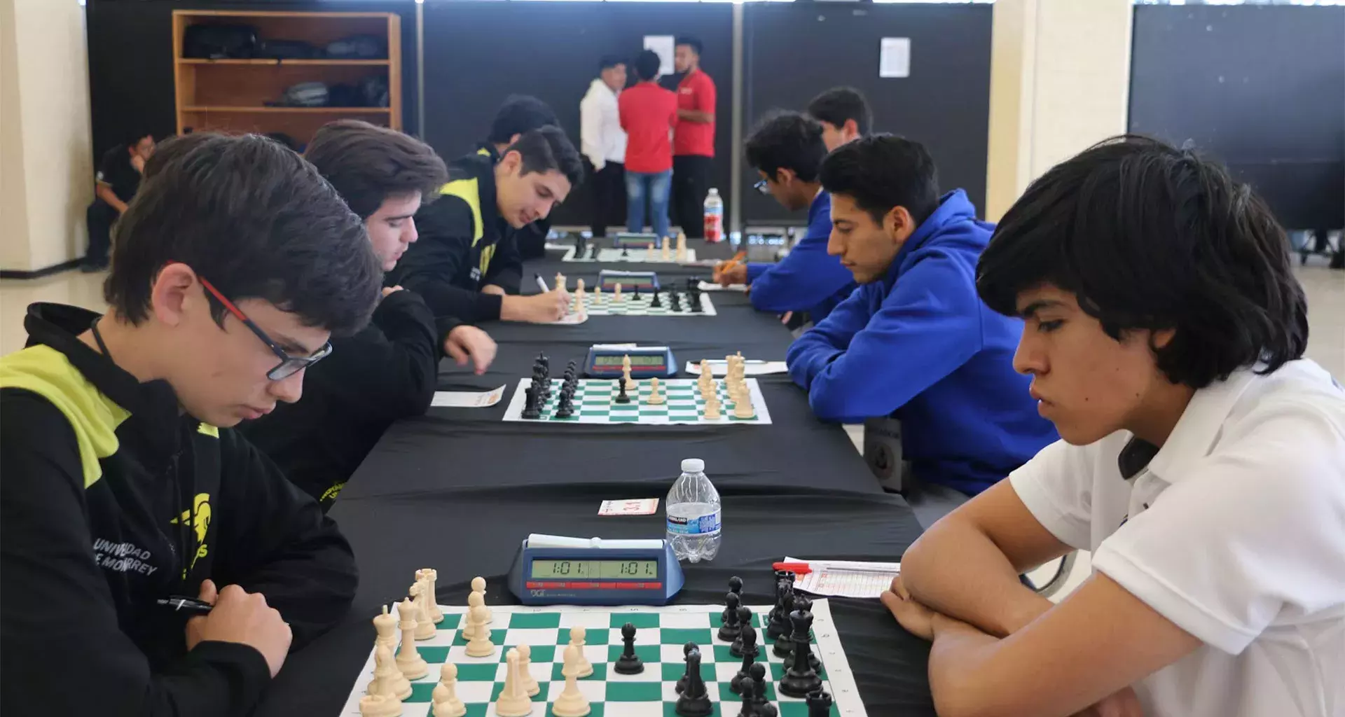 2019. Equipo de ajedrez del campus San Luis en una partida de ajedrez.