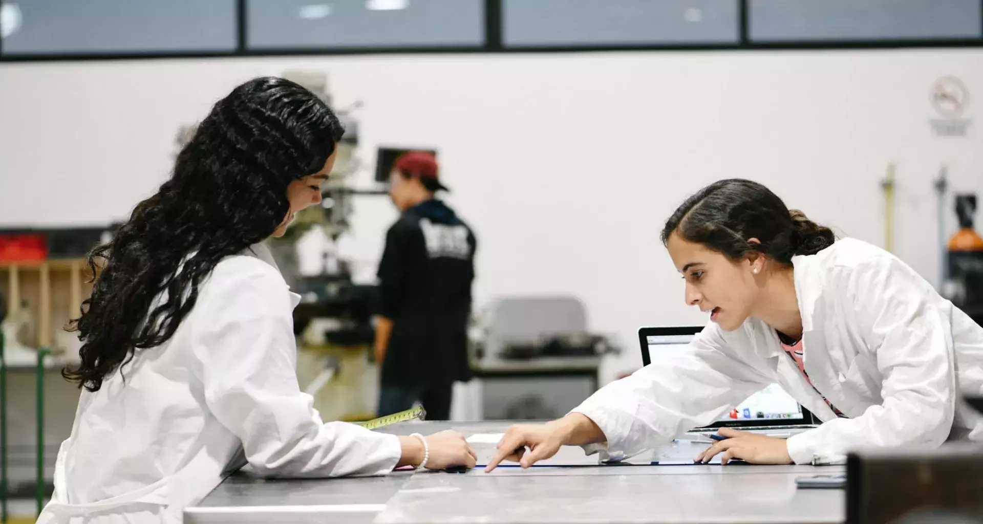 El modelo de acompañamiento del Tec de Monterrey apoya a los estudiantes para lograr sus metas