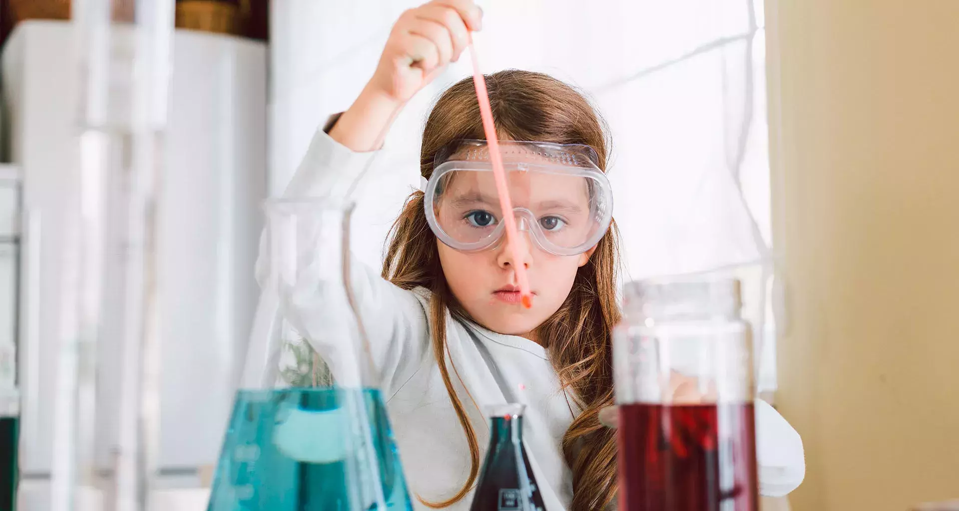 ¡Necesitamos niñas y mujeres en las ciencias! llamado de egresada Tec