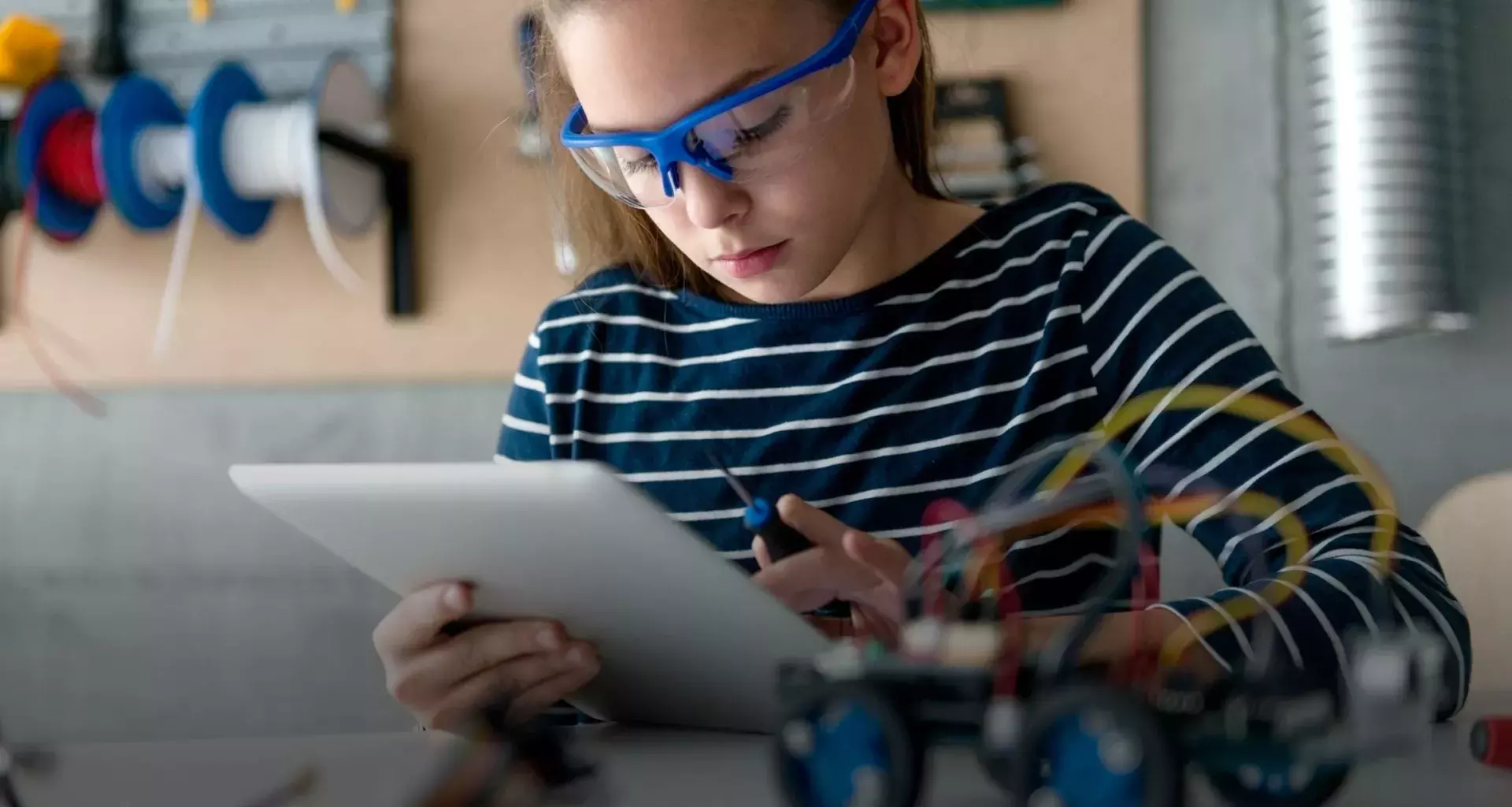 Más niñas en la ciencia; clave para romper paradigmas, señala experta 