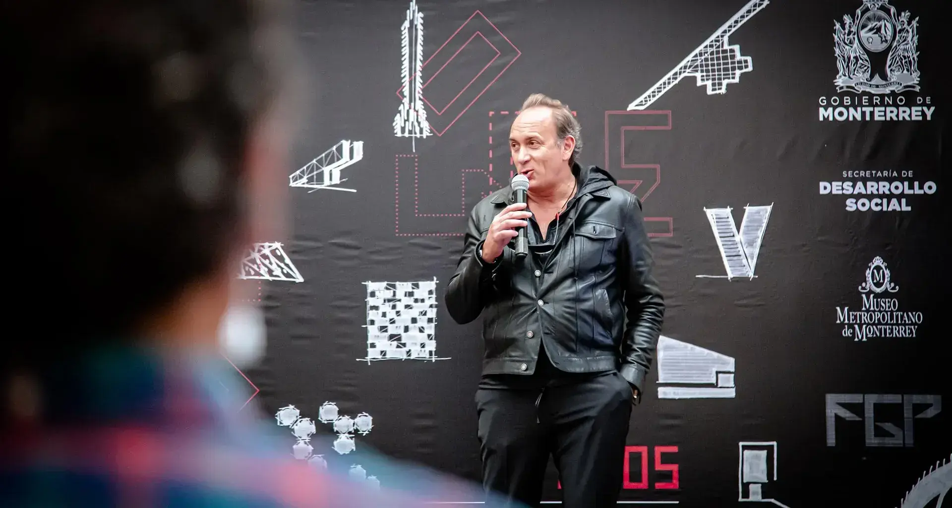 El arquitecto Francisco González Pulido presentó una exposición con 30 de sus proyectos más destacados