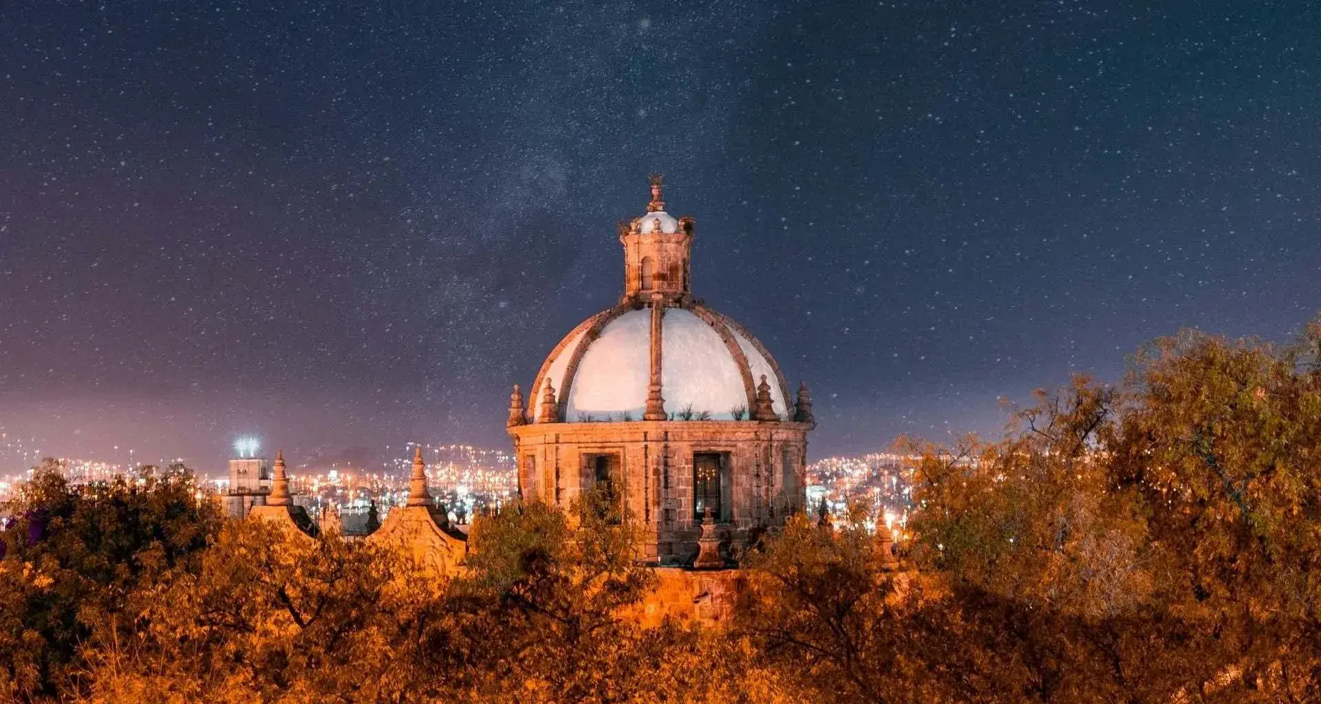 Joven moreliano gana Condecoración al Mérito Juvenil dada por el Ayuntamiento de Morelia.