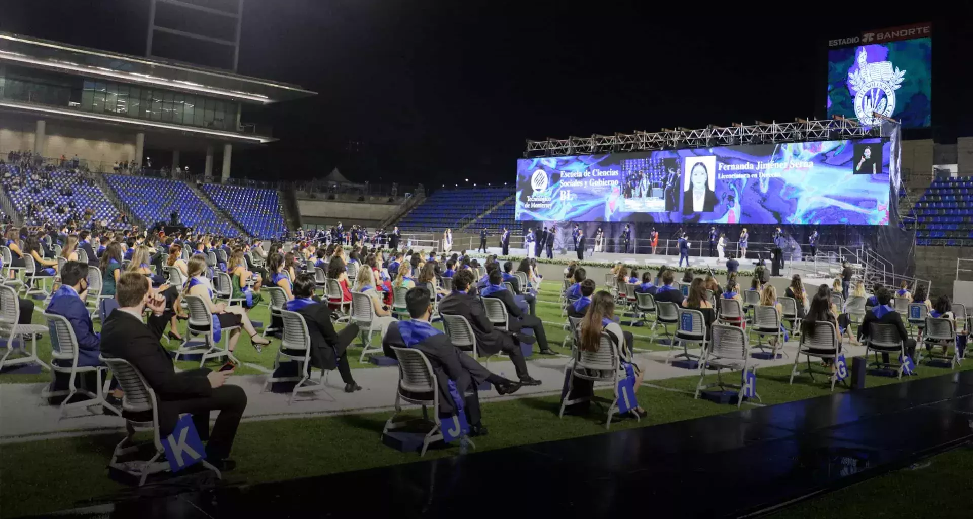 Continúan graduaciones de campus MTY en el Estadio de los Borregos