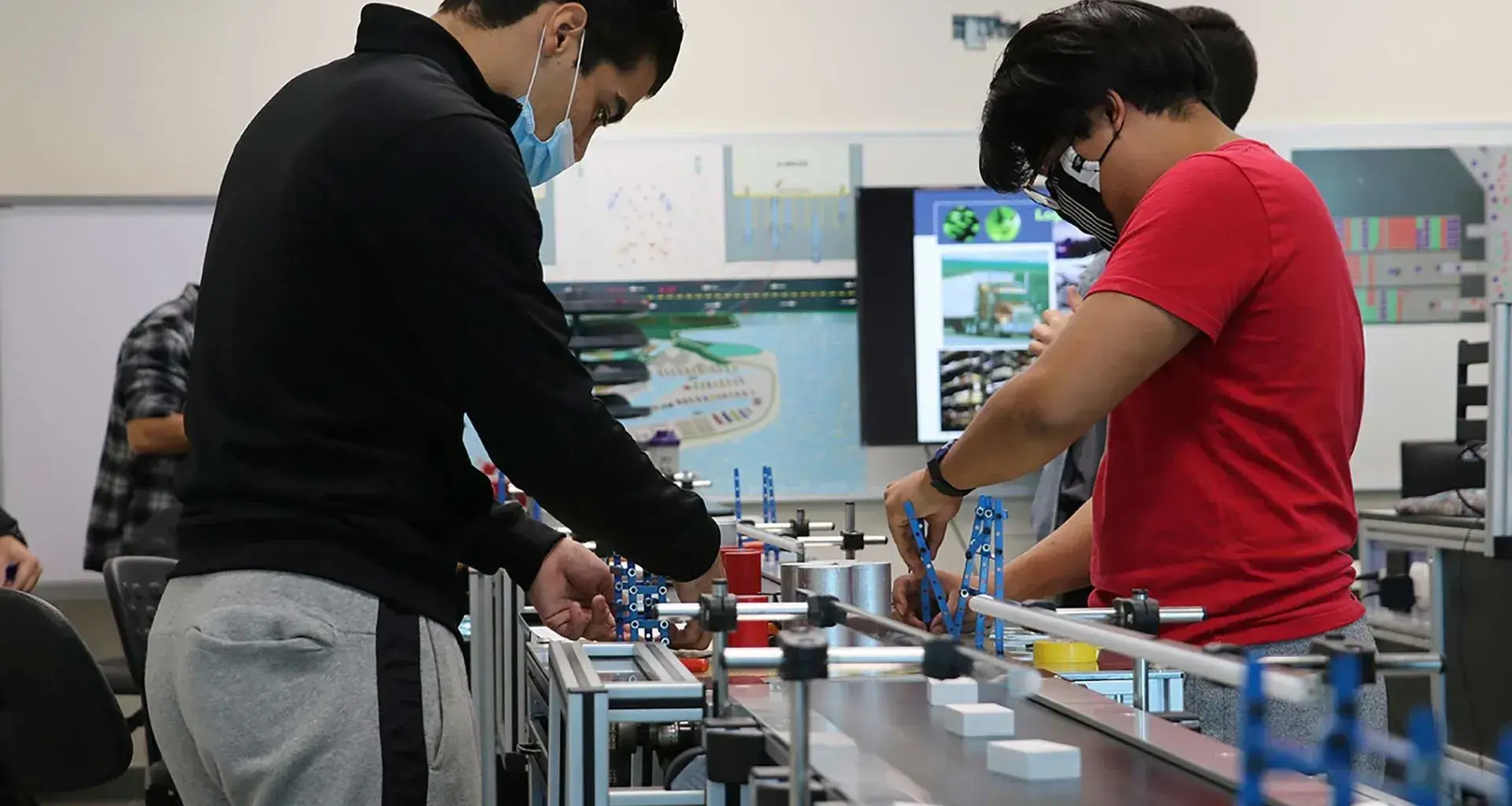 Alumnos del Tec Guadalajara crearon una simulación de cadena de suministro en la Semana de Innovación.