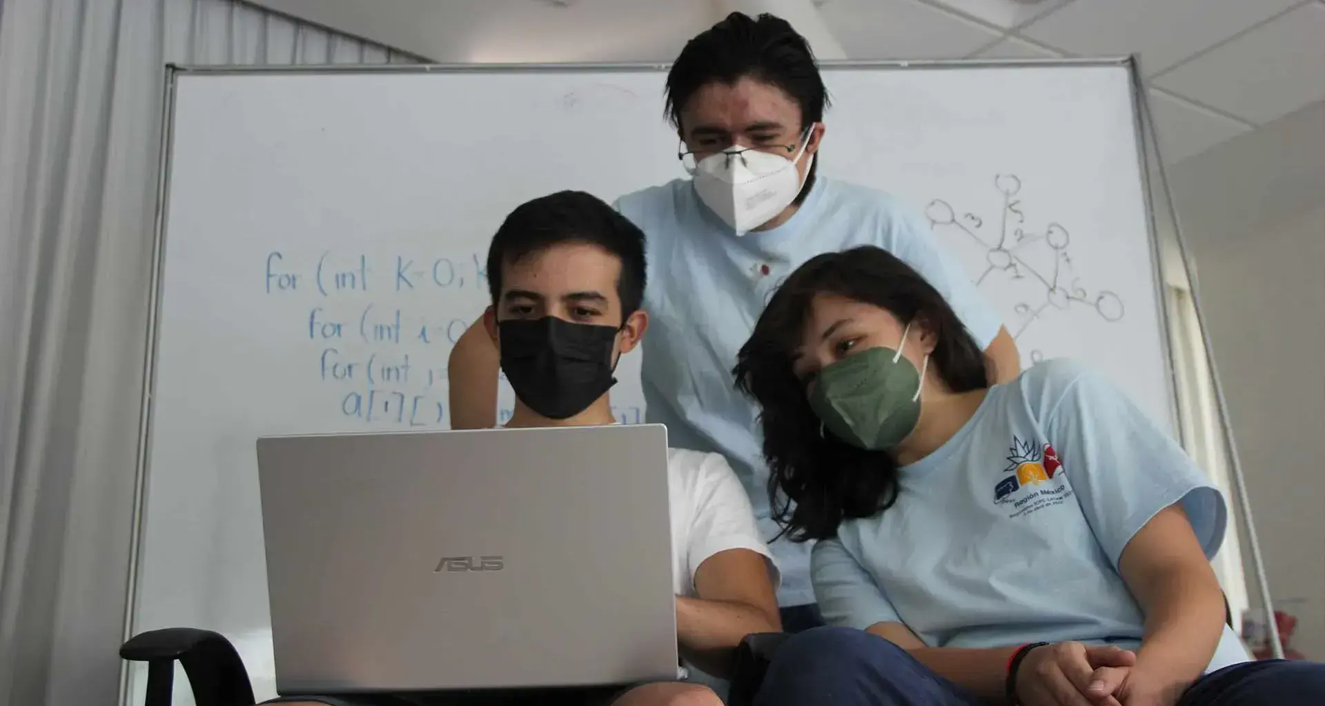 Estudiantes de Tecnologías Computacionales del Tec Cuernavaca tuvieron una destacada participación en el International Collegiate Programming Contest