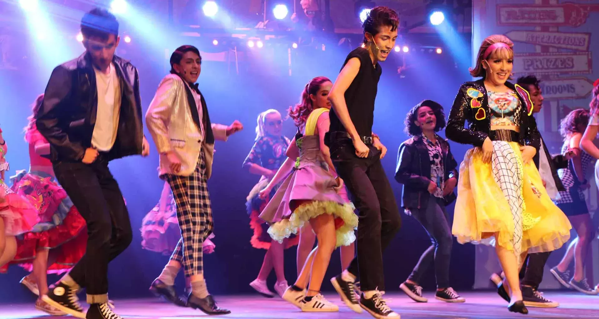 PrepaTec Santa Anita presentó el espectáculo musical Grease en el teatro Galerías.