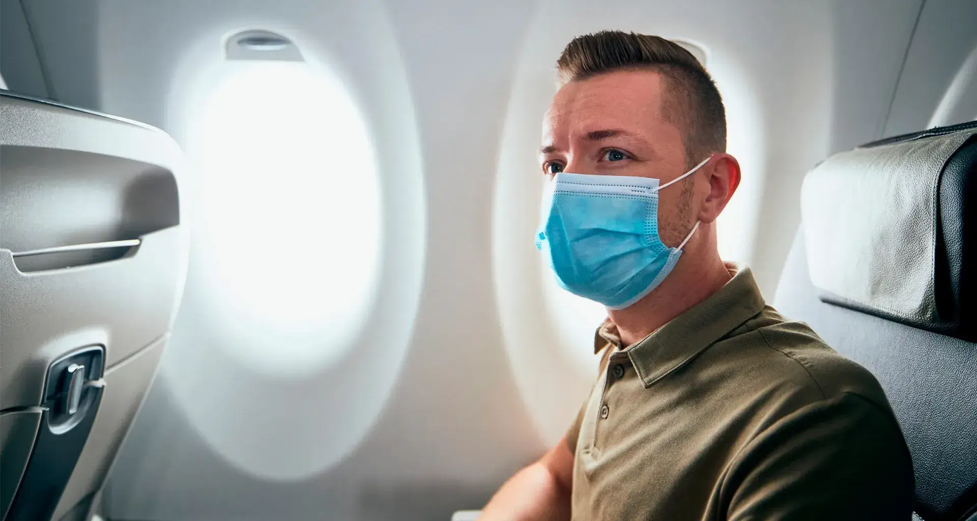 En México las medidas de obligatoriedad de uso de cubrebocas en aviones y aeropuertos se mantienen