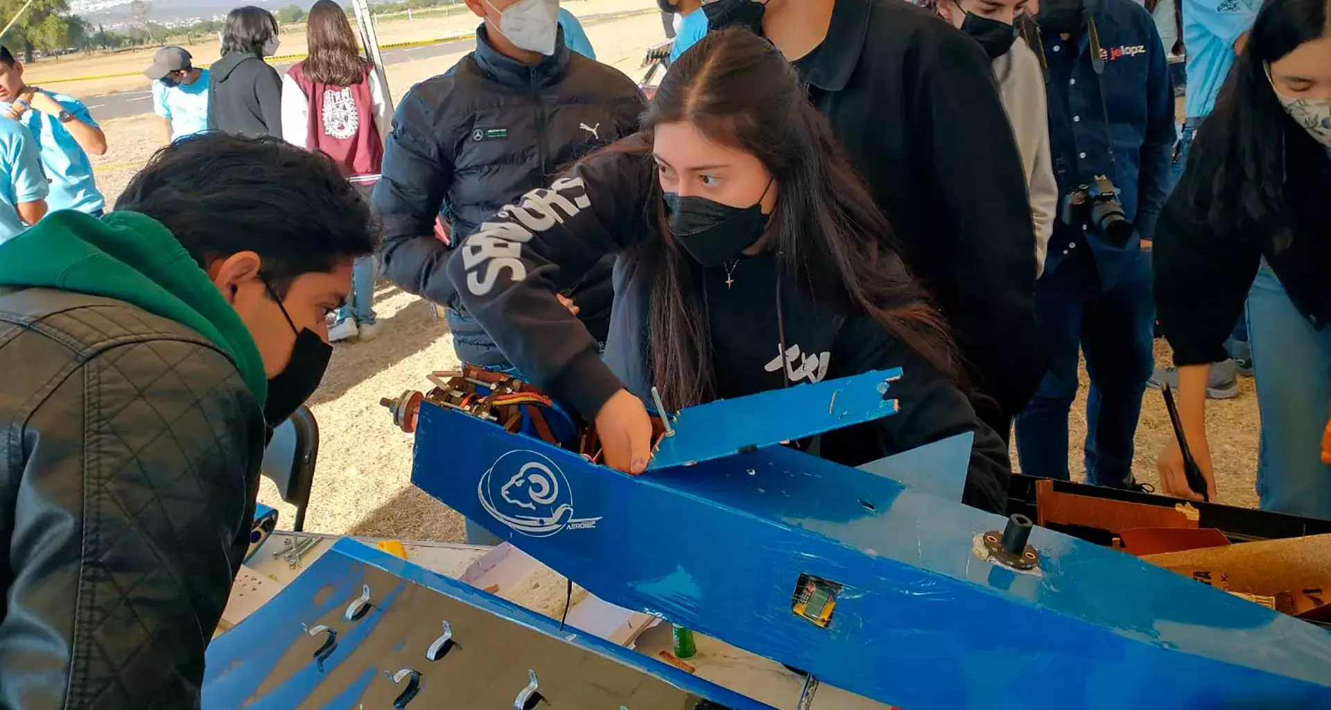 Alumnos del Tec Guadalajara crearon aeronave para competencia SAE de radio control.