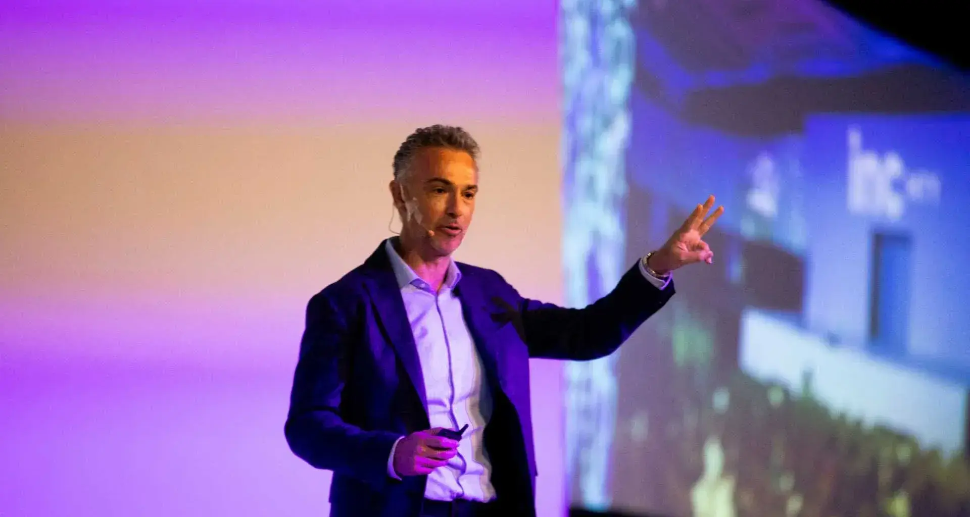 Alejandro Preinfalk, during INCmty, explained the concept of digital company