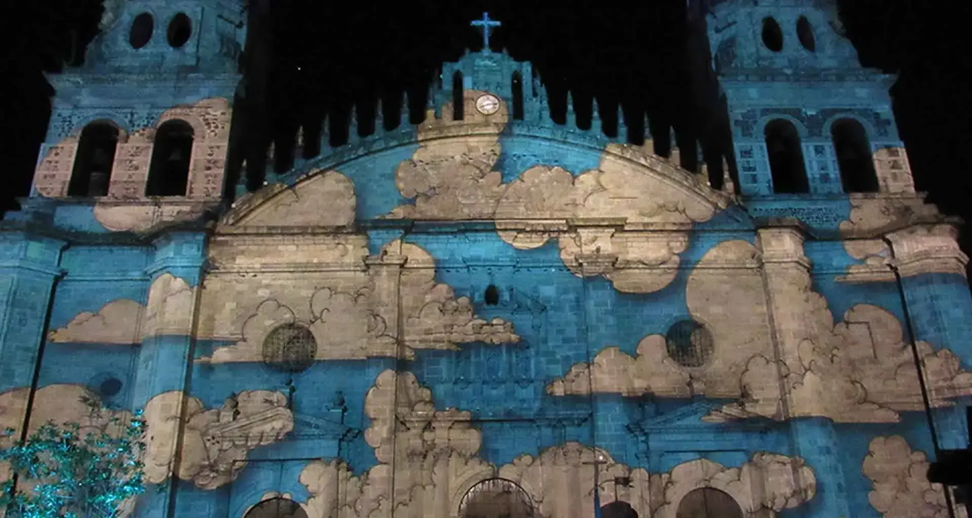 Alumnos de Tec Guadalajara realizaron video mapping para catedral.