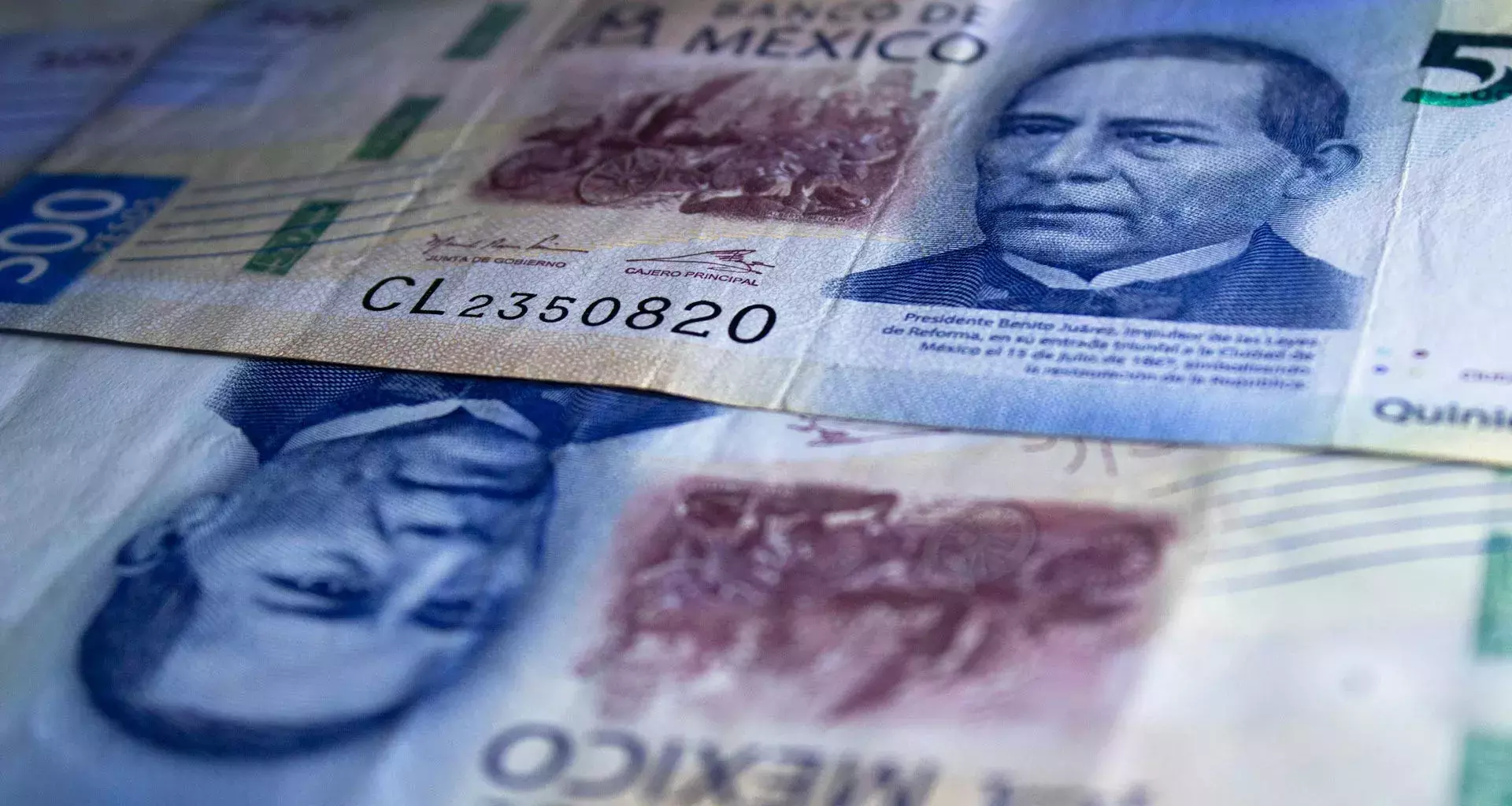 Billetes de peso mexicano para ilustrar la inflación.