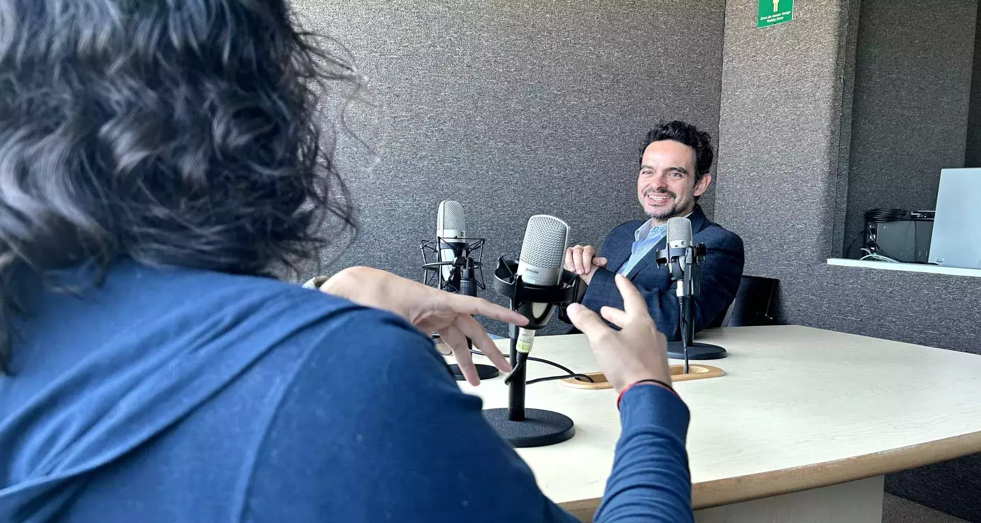Sociedad Migrante es un podcast producido por el catedrático Andrés Barradas.