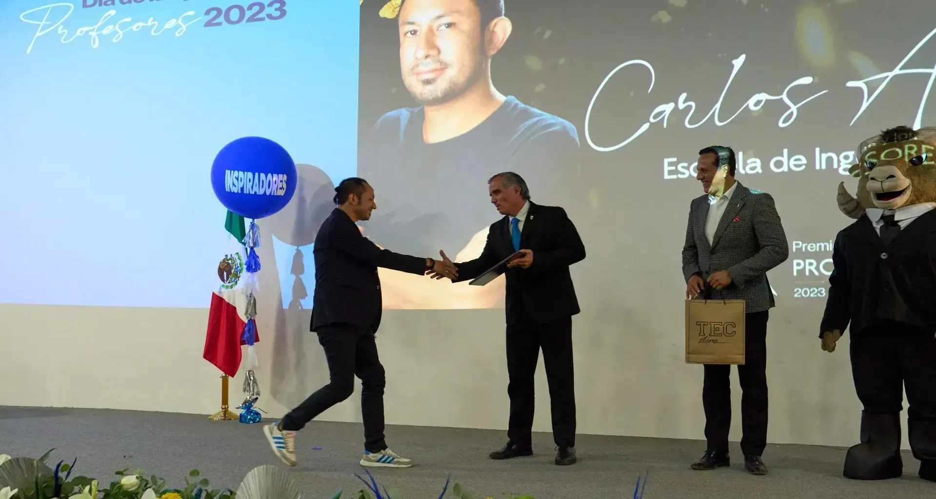 La investigación es la pasión de Carlos Huerta, Profesor Inspirador 2022 del Tec campus Publa