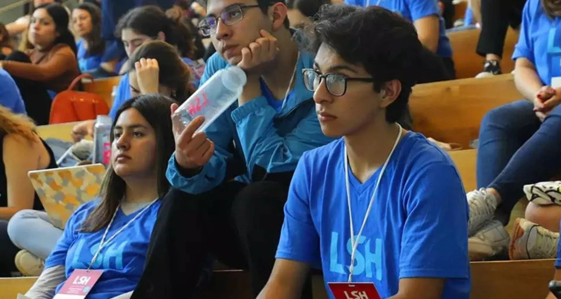 Barush copado acreedor de la Beca al Talento Emprendedor en el encuentro de Líderes con Sentido Humano