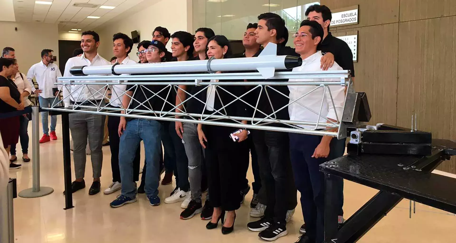 Tecnología aeroespacial es diseñada en el Tec Guadalajara, grupo estudiantil crea cohete para concursar en certamen.