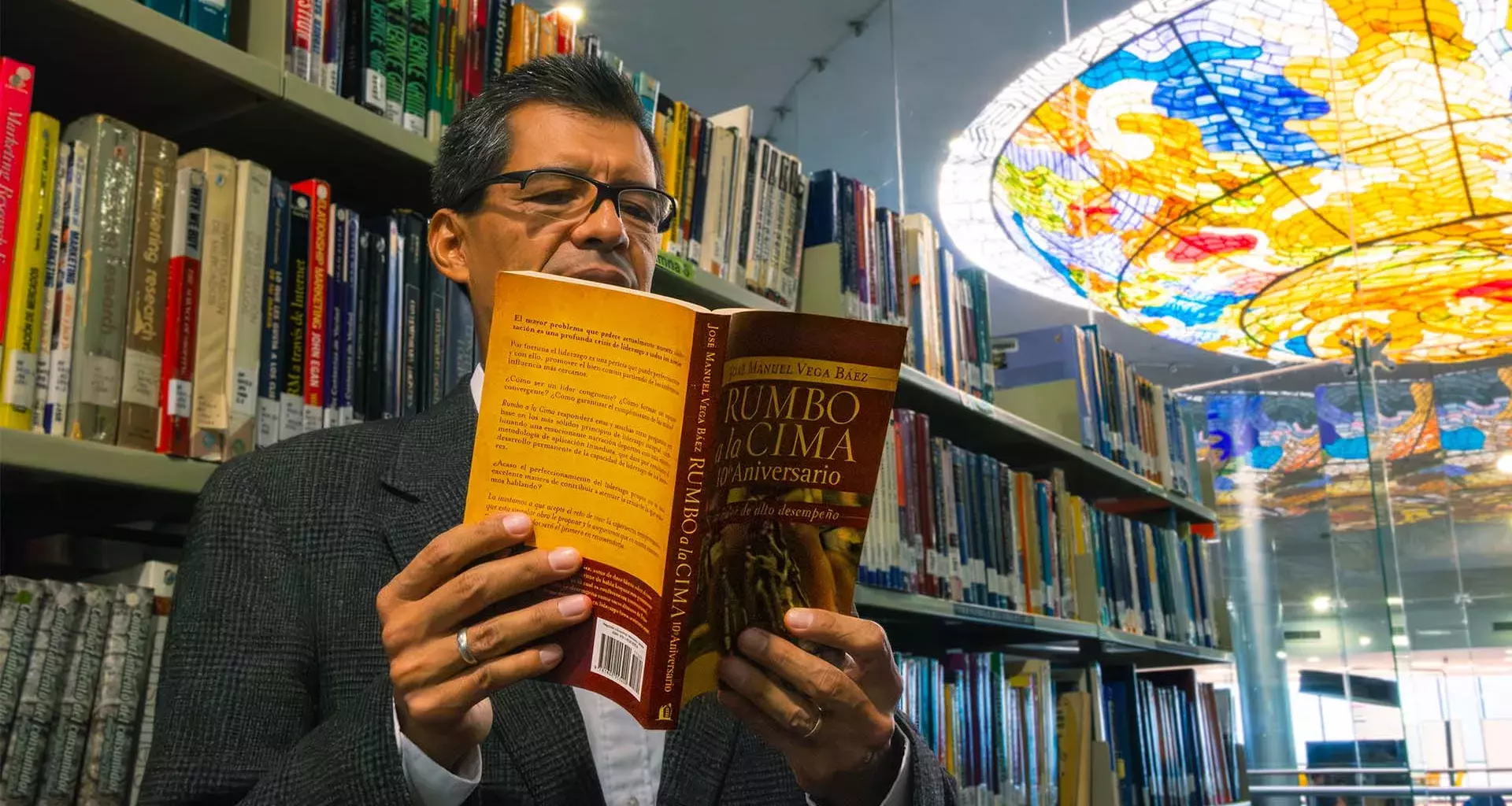 Profesor del Tec de Monterrey es best seller con varios libros en Amazon