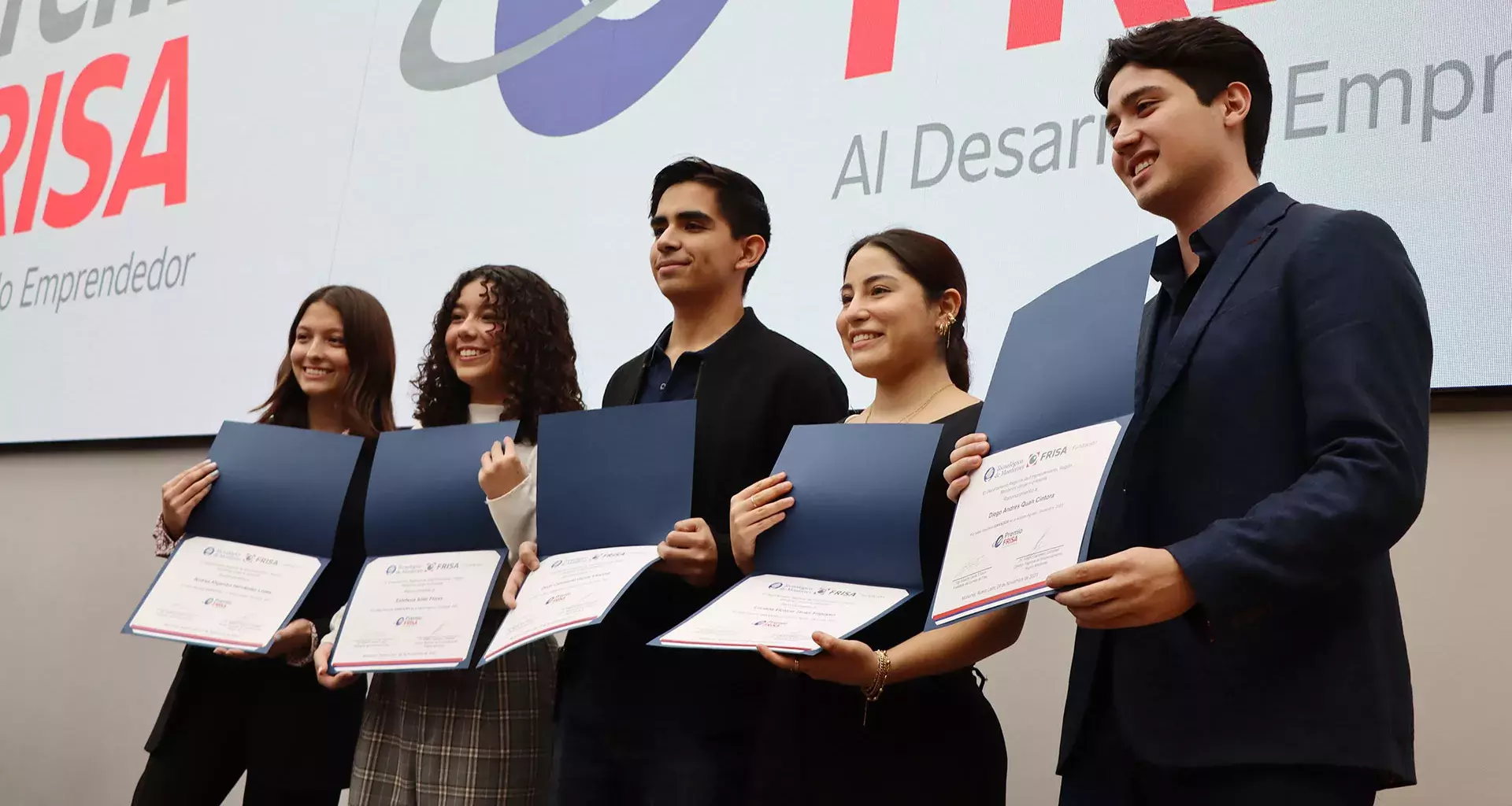Alumnos del campus Monterrey galardonados con el Premio FRISA 2023.