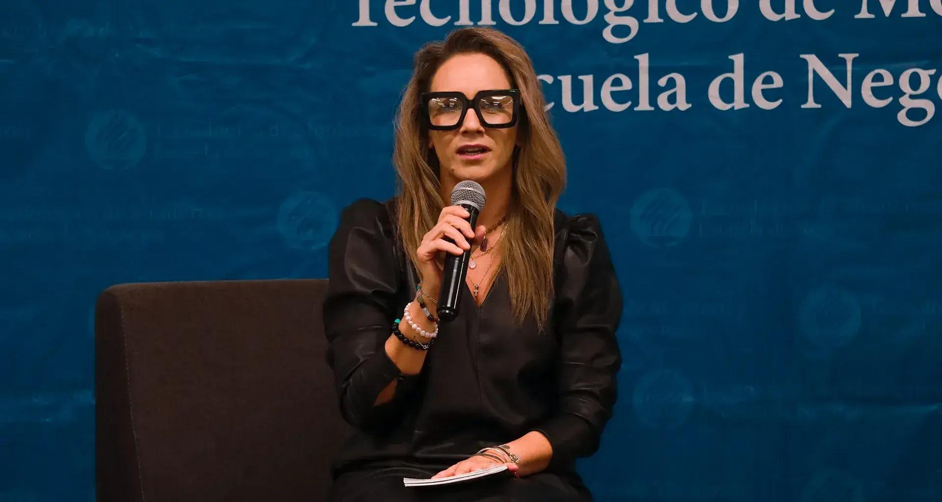 Profesora del Tec presenta su libro Creando mi marca personal