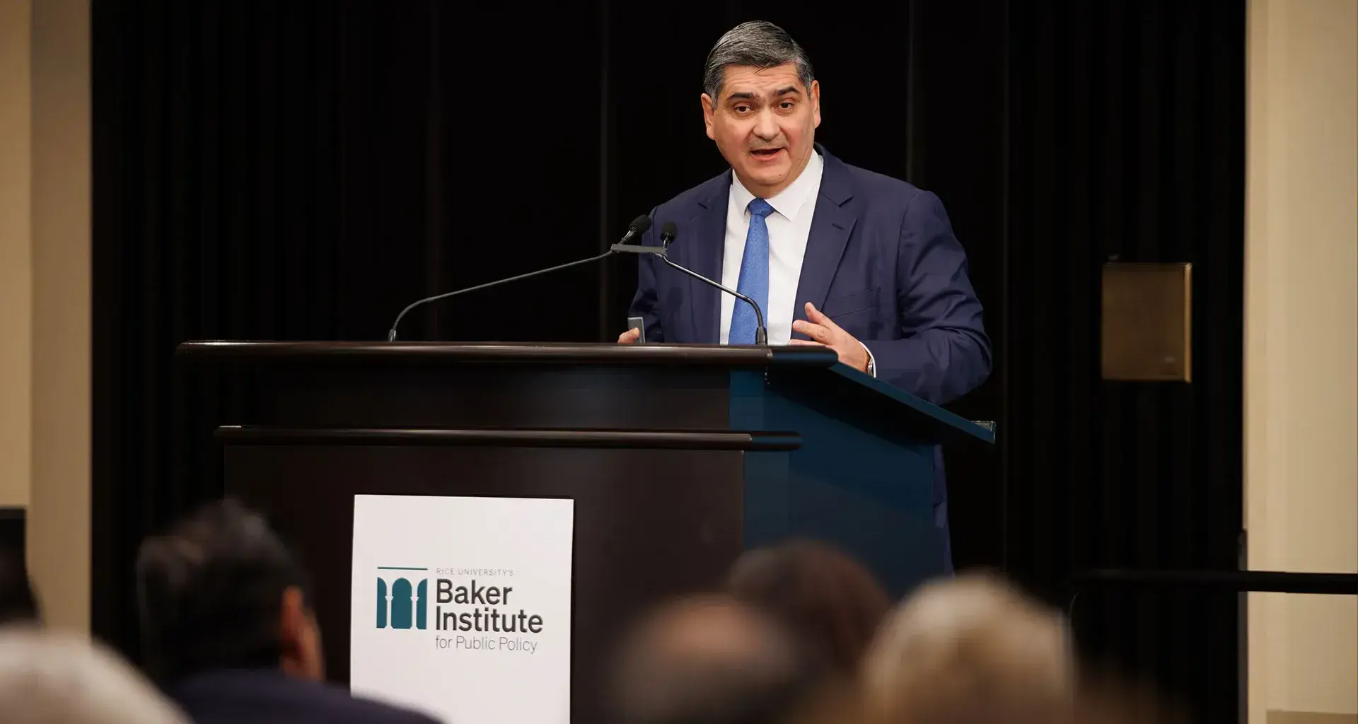 David Garza durante su presentación en Mexico Country Outlook 2024 del Center for The U.S and Mexico de Rice University