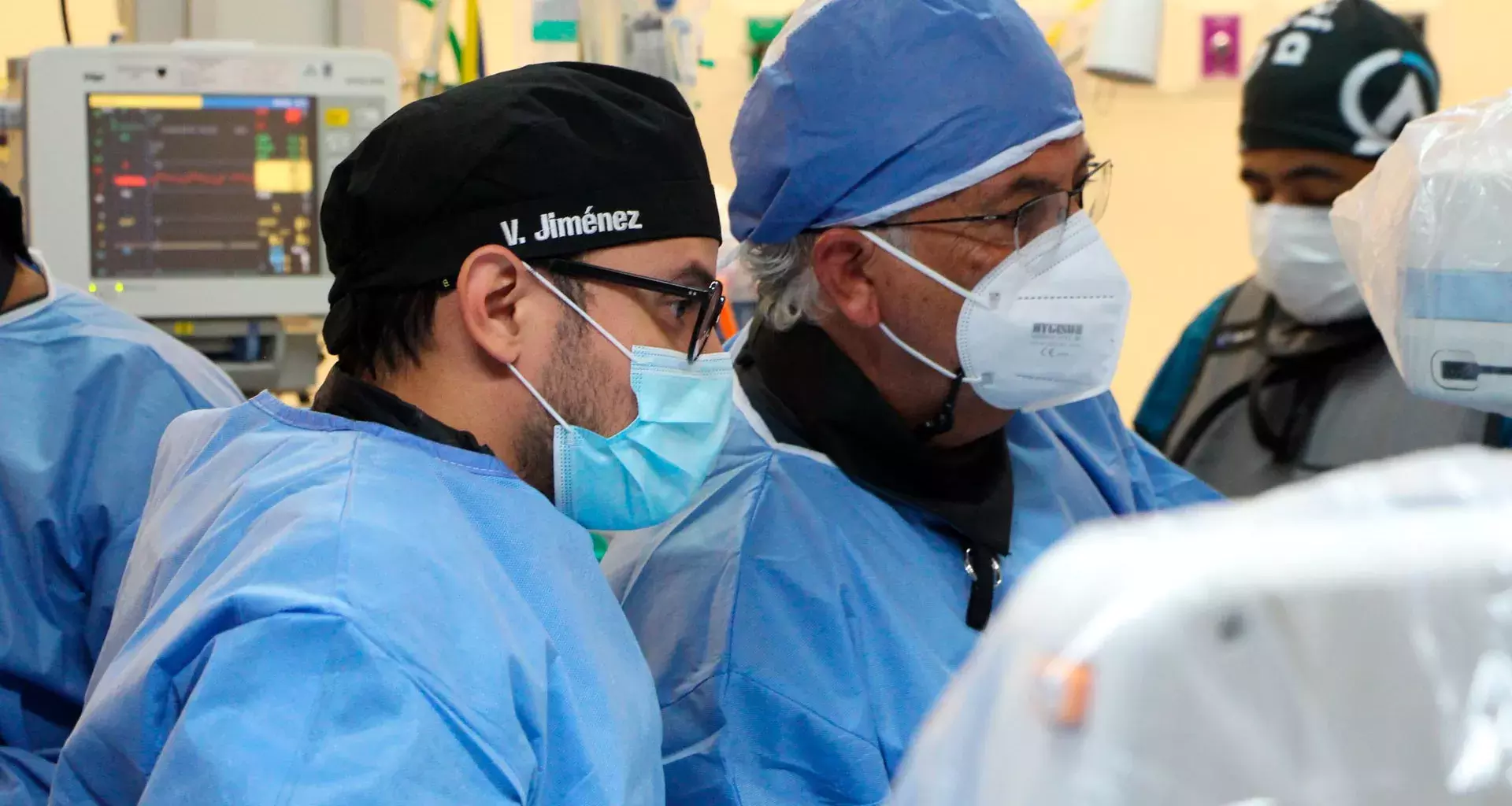 Cardiólogos intervencionistas de TecSalud utilizaron por primera vez en Nuevo León un dispositivo de protección embolica cerebral.