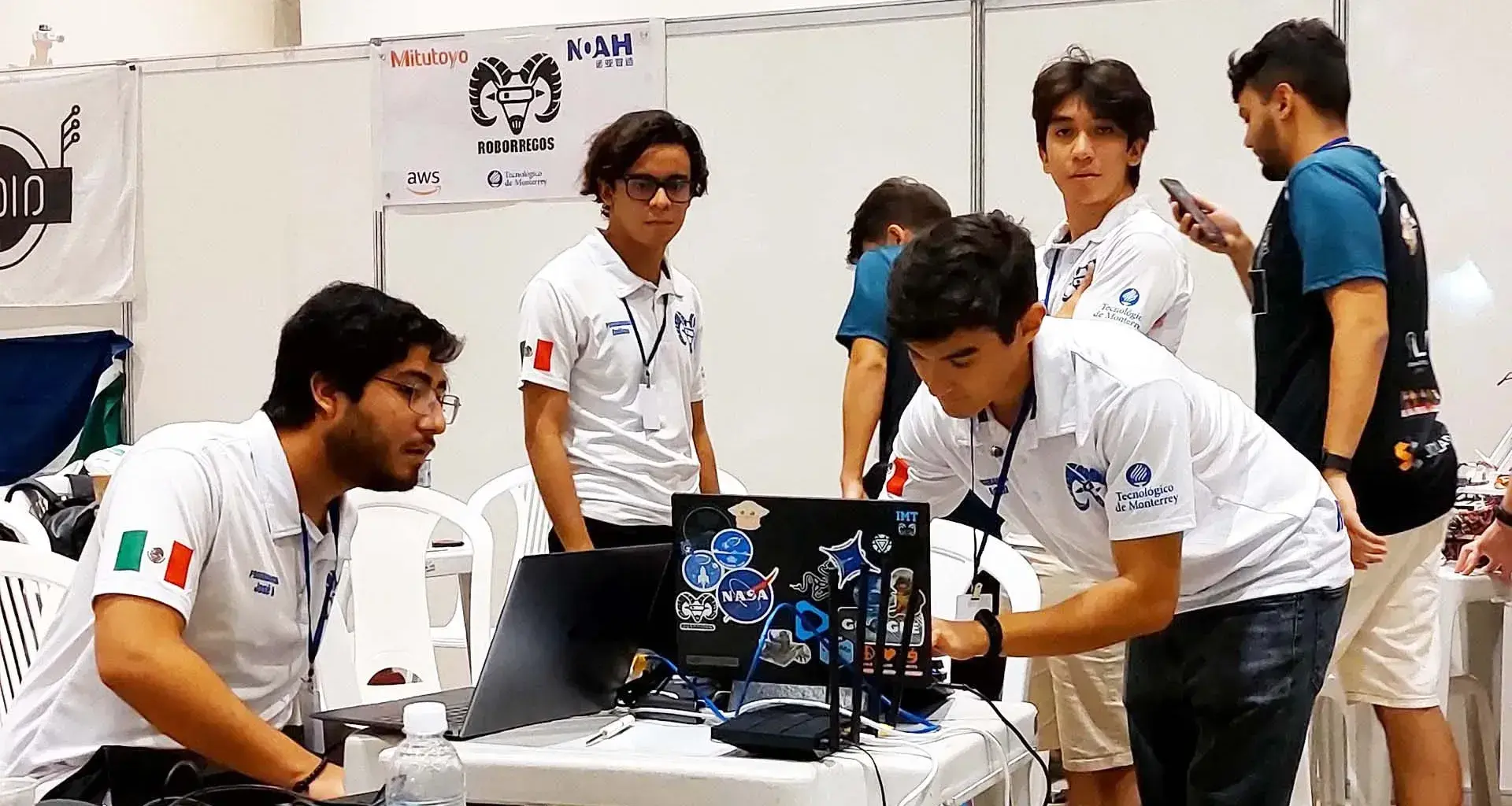 Equipo de robótica del Tec de Monterrey gana competencia en Brasil