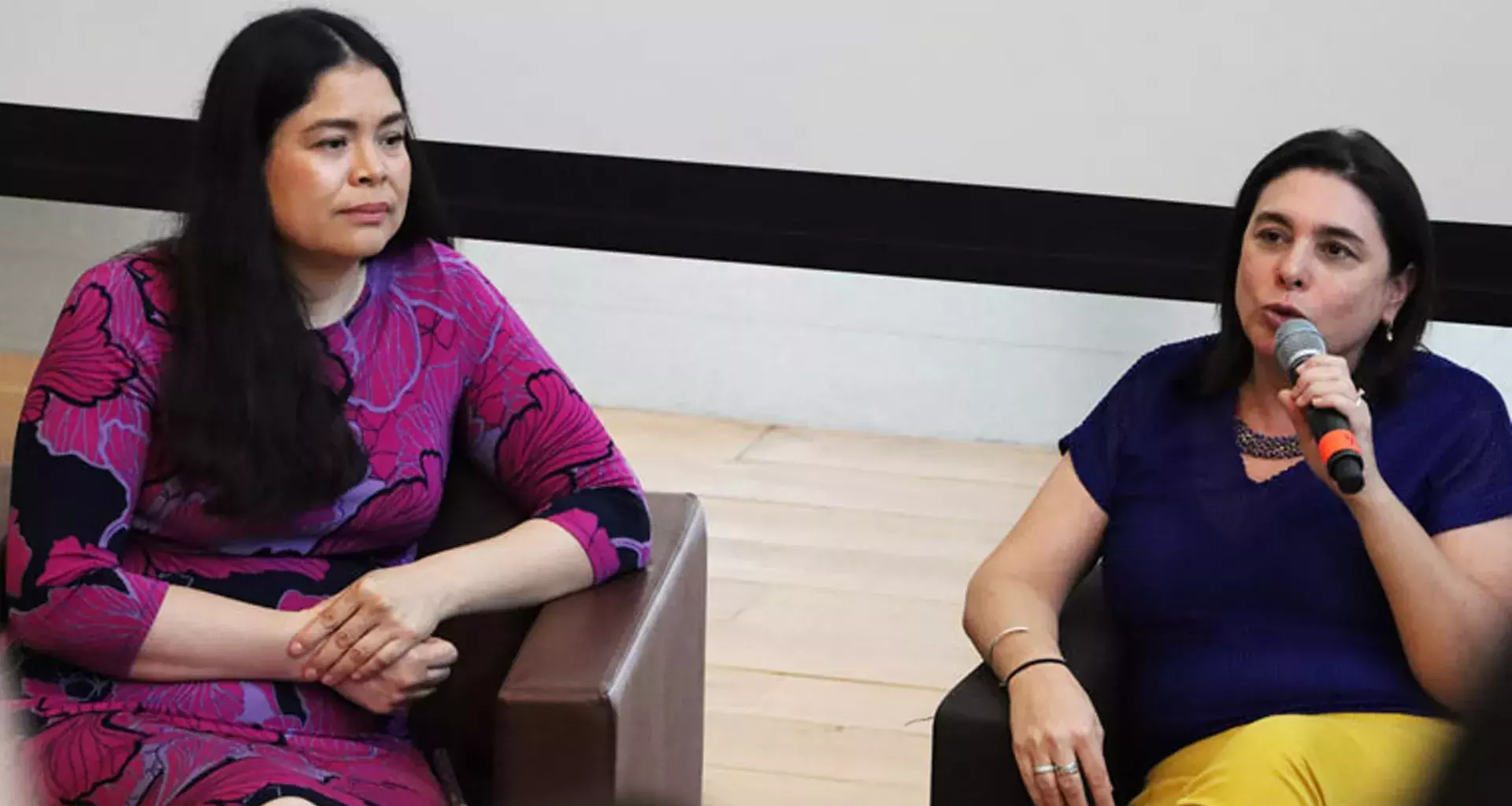 Deisy Hernández y Cintia Smith durante el conversatorio "Mujeres en espacios de poder".