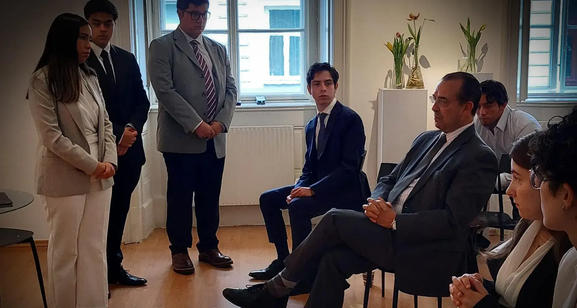 Estudiantes trabajan proyecto para embajada mexicana en Austria