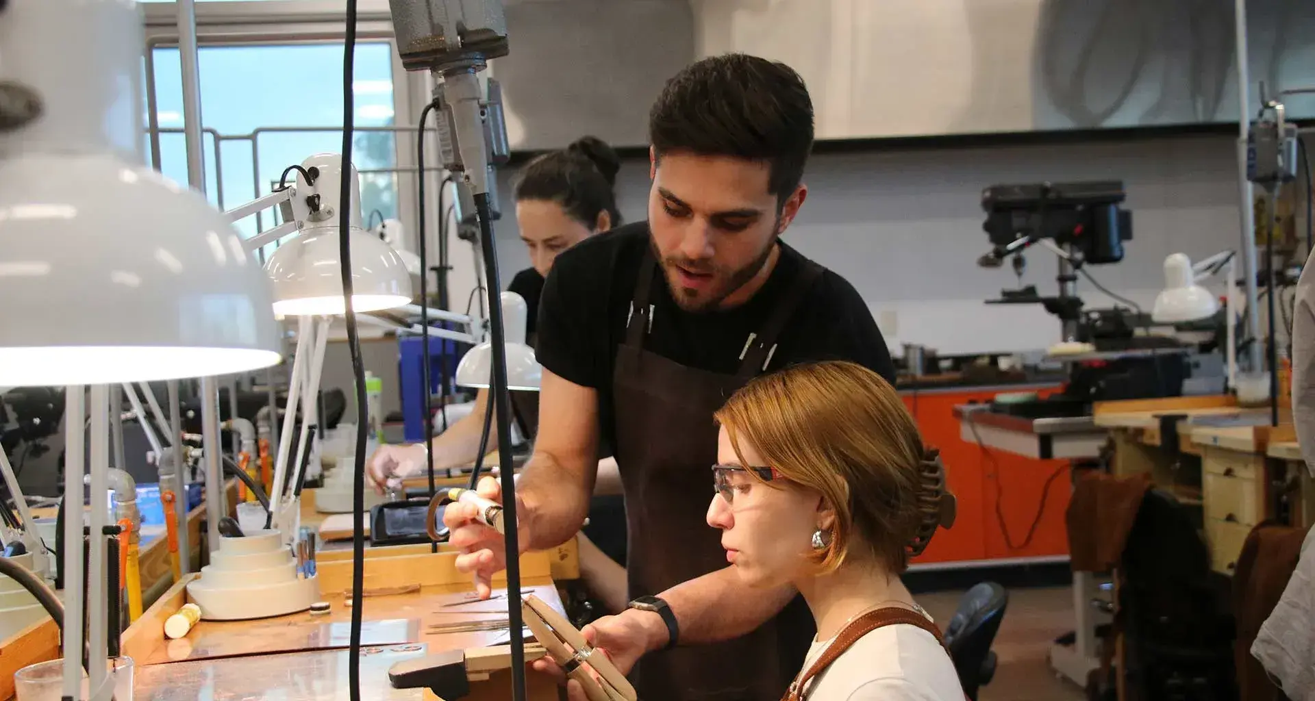 Diseño joyería, EXATEC expone internacionalmente y enseña a estudiantes del Tec Guadalajara. 