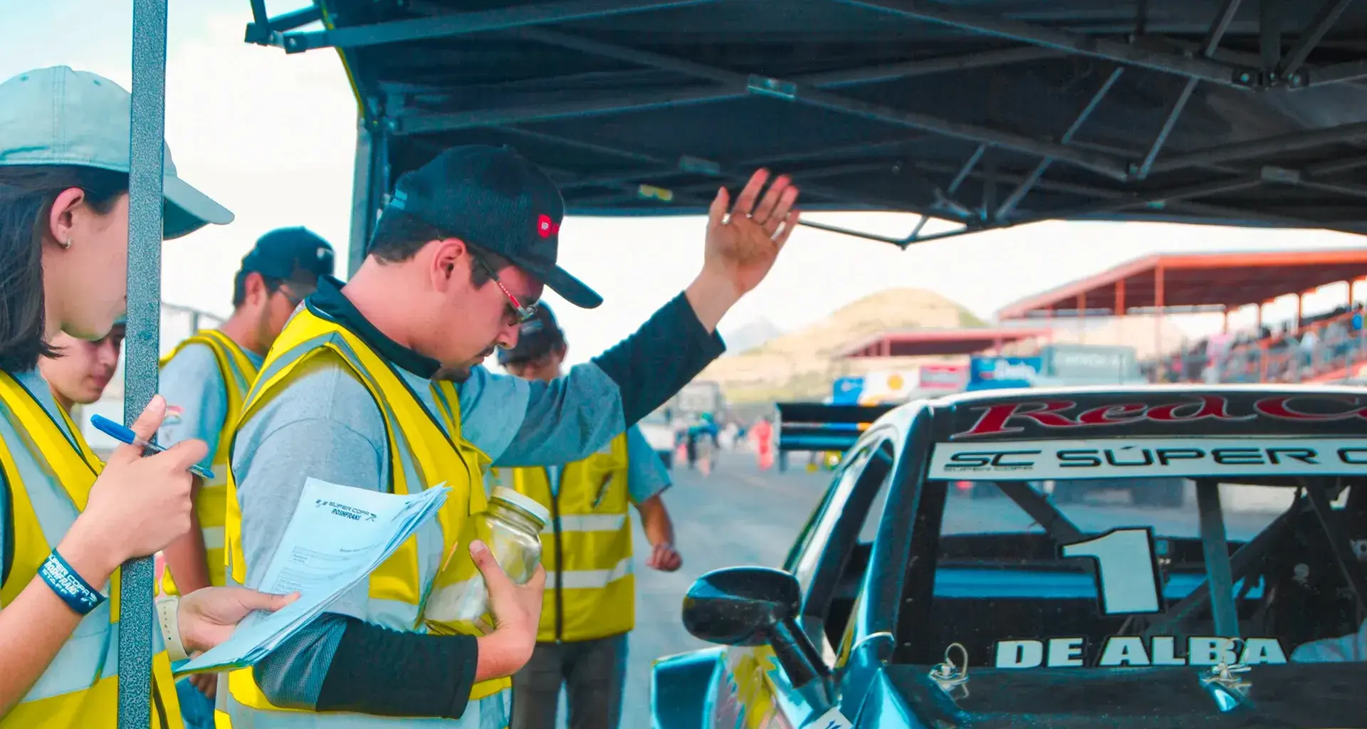 Estudiantes del Tec colaboran en evento nacional de automovilismo